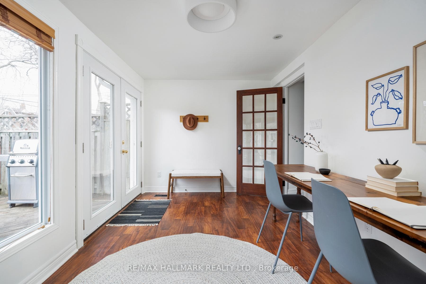 252 Montrose Avenue photo 18