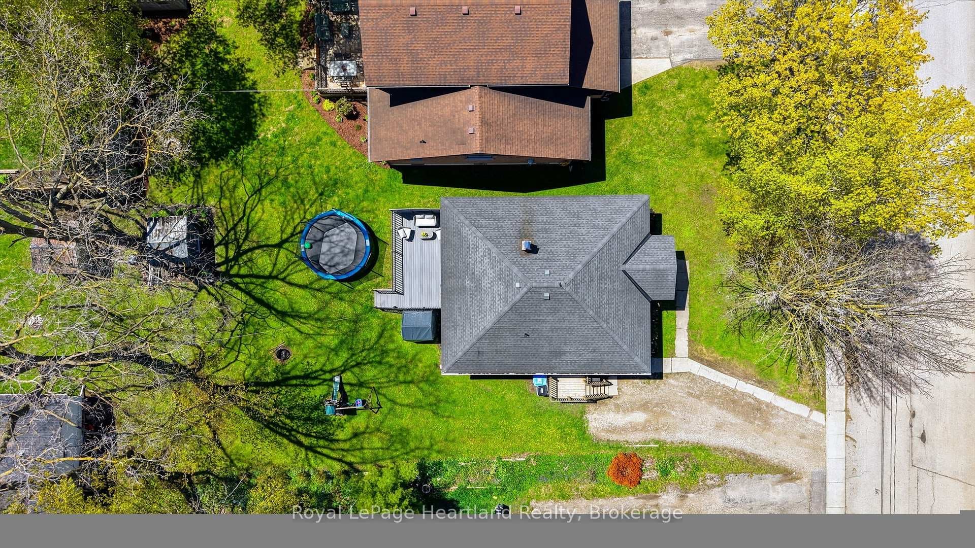 533 Ainley Street photo 2