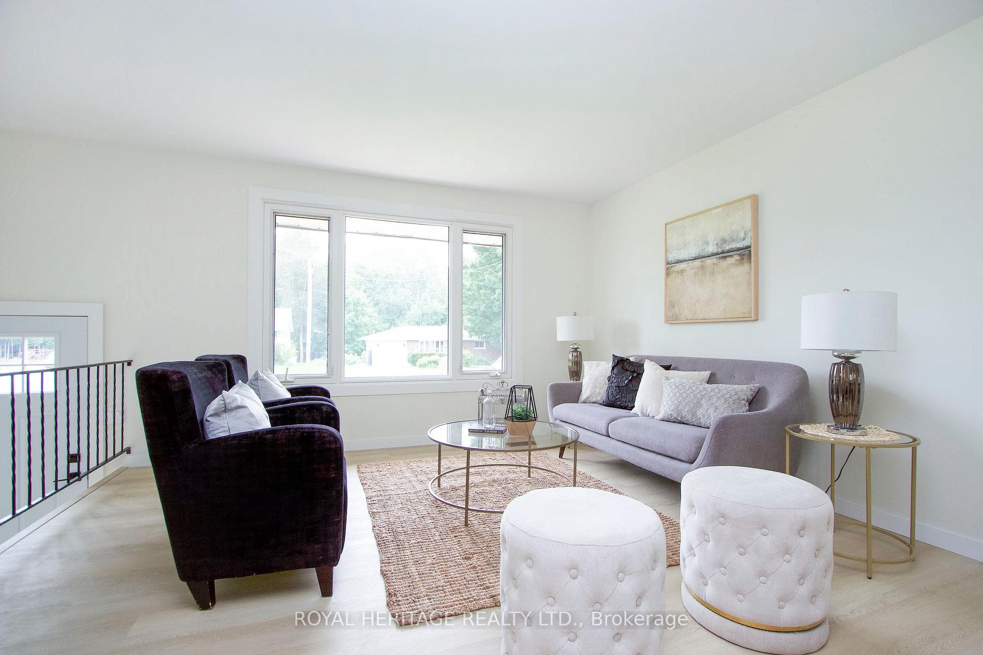689 Cedarvale Crescent photo 5
