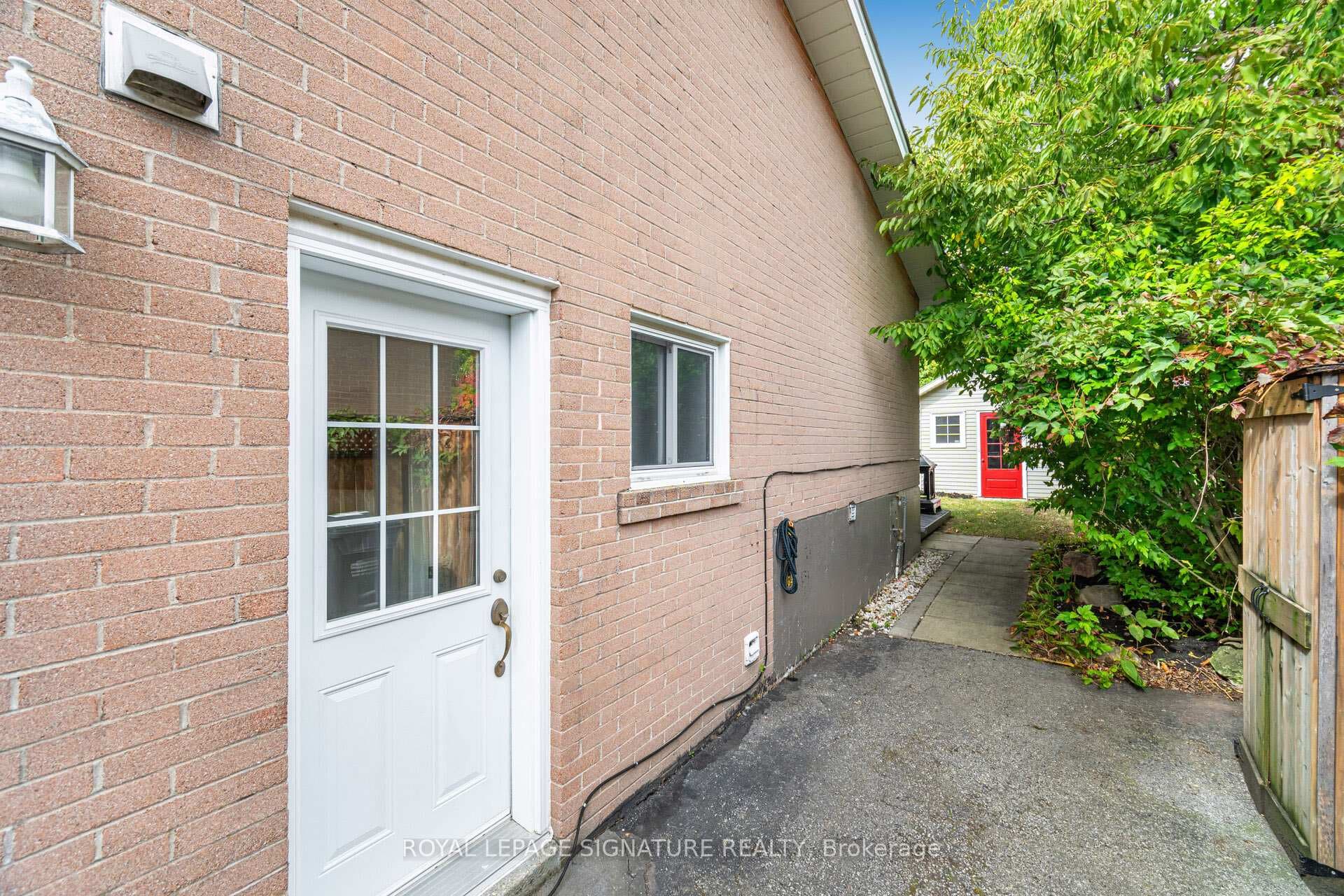 2431 Padstow Crescent photo 28