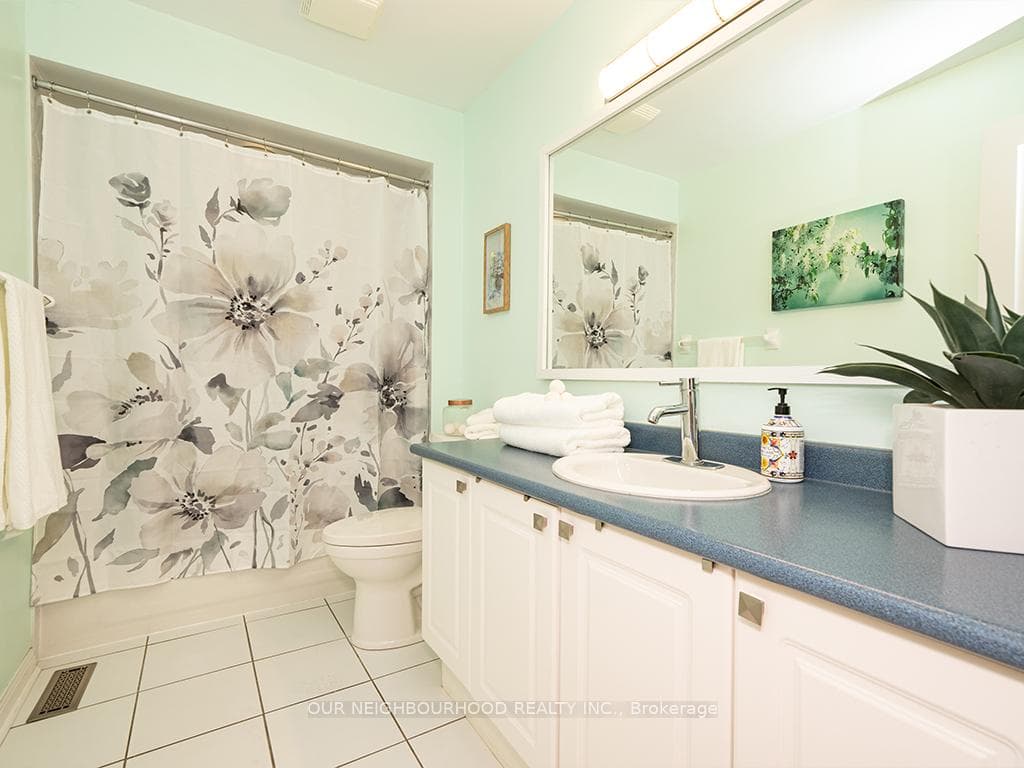 9 Regatta Crescent photo 21
