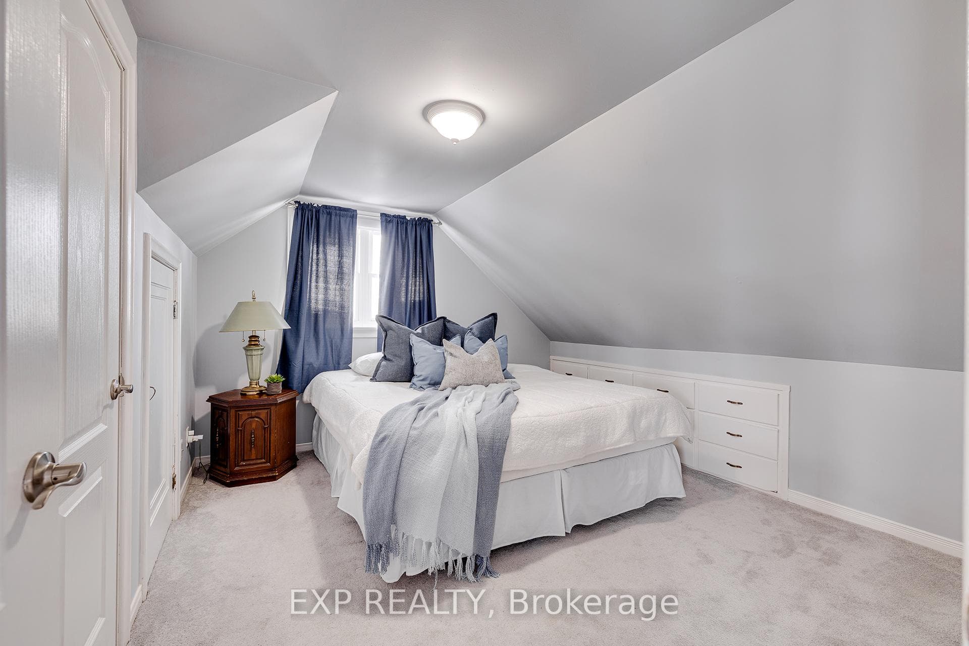 77 Borden Avenue photo 32