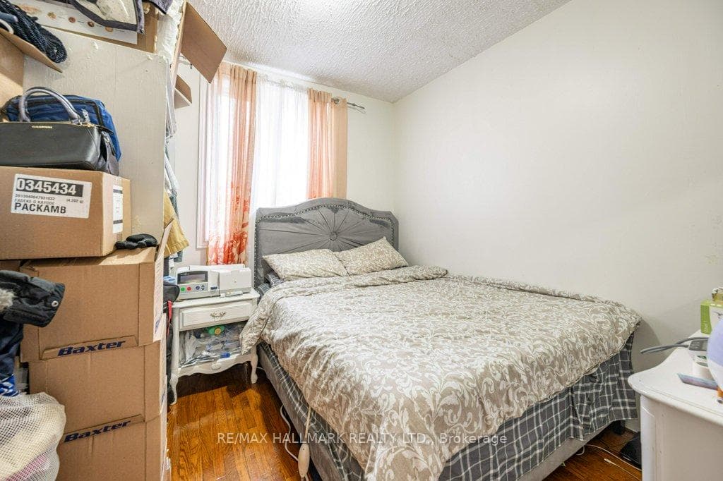 690&692 Birchmount Road photo 10