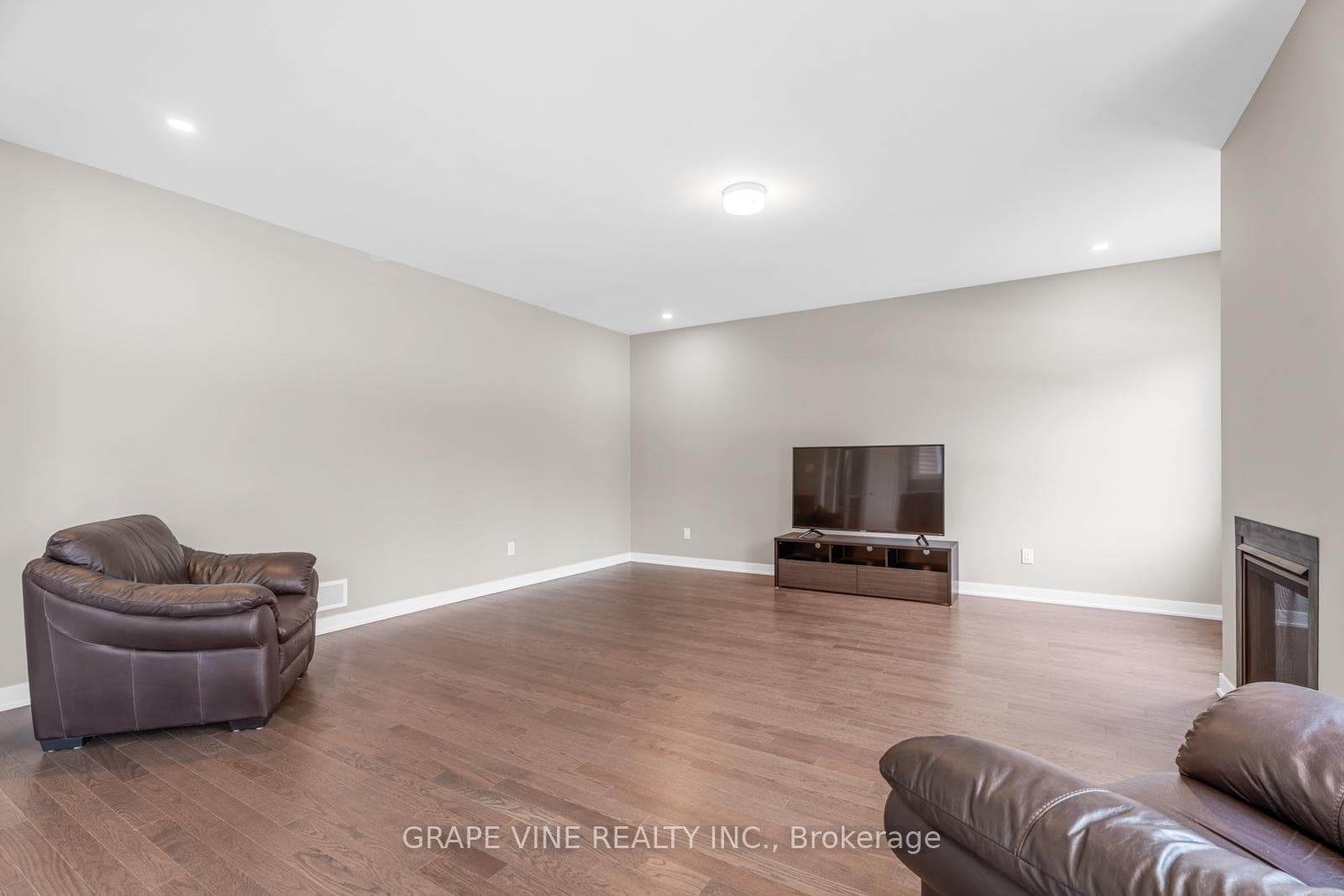 102 Green Ash Avenue photo 19