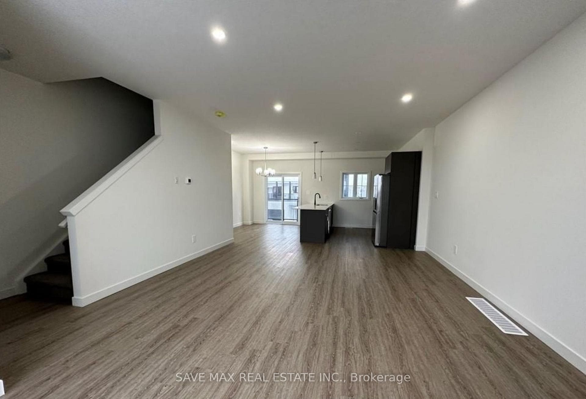 1781 HENRICA Avenue Unit 94 photo 3