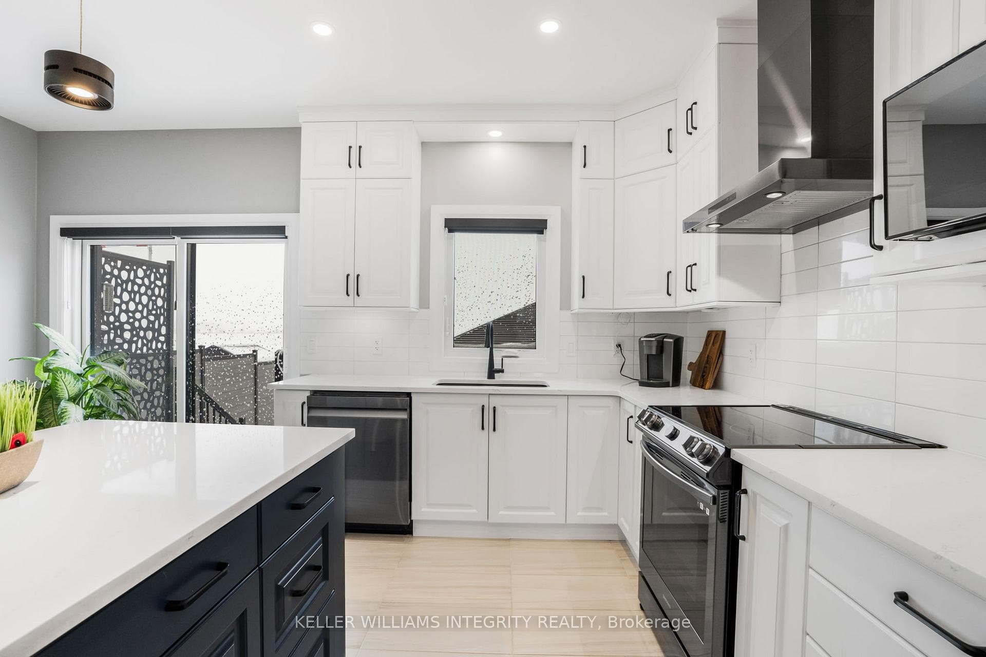 810 Namur Street photo 8