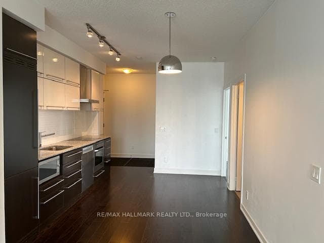 770 Bay Street Unit 1502 photo 12