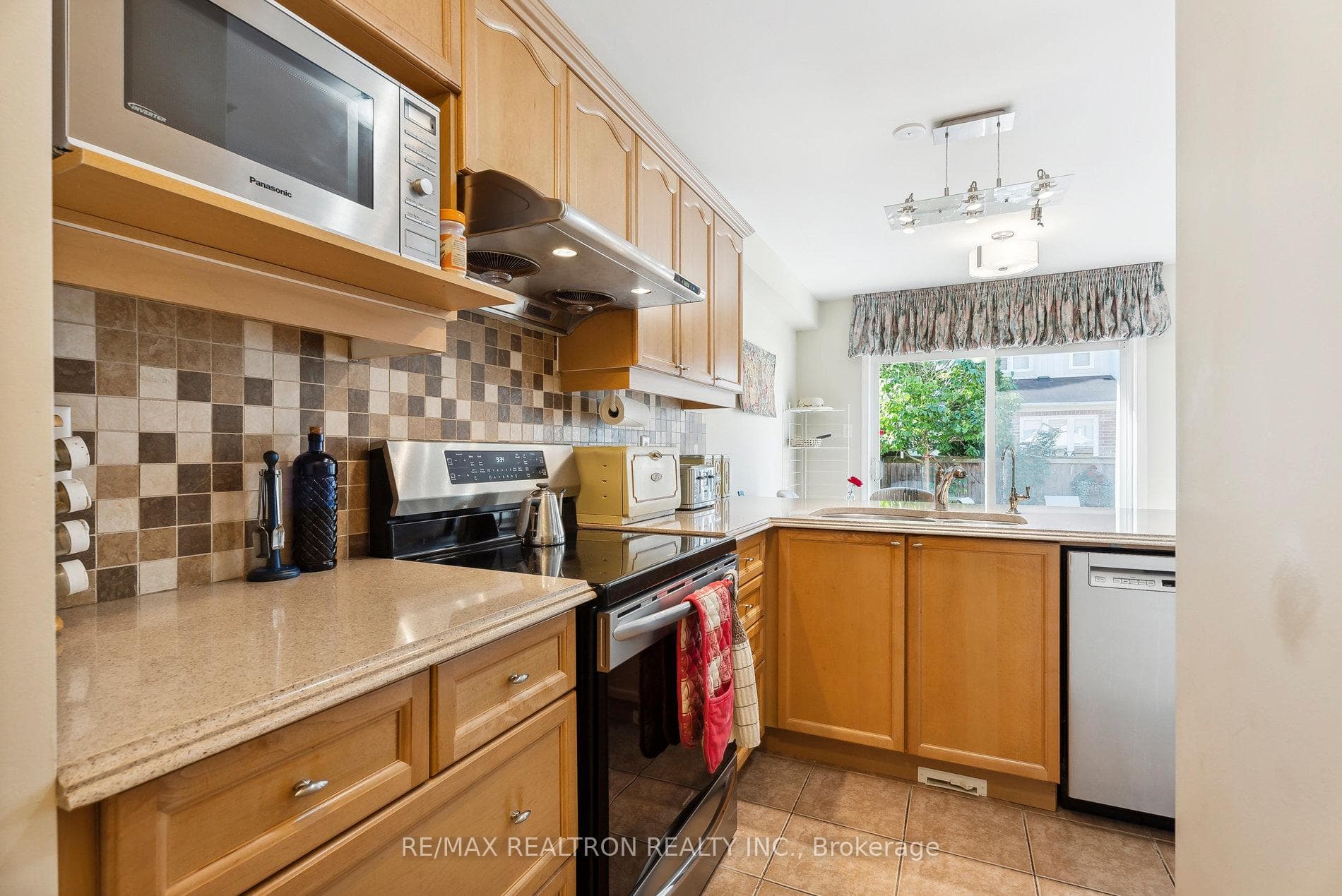 Loads Of Countertop Space