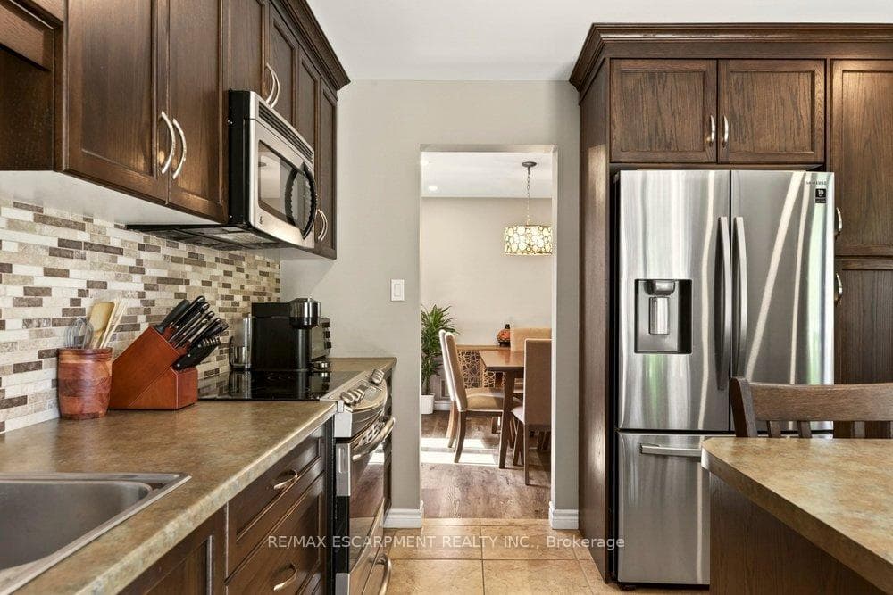 72 Gurnett Drive photo 7