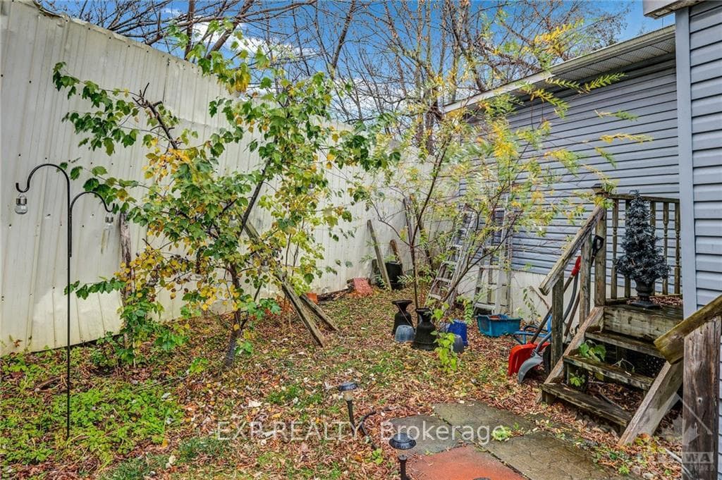 6 ASH Street photo 27
