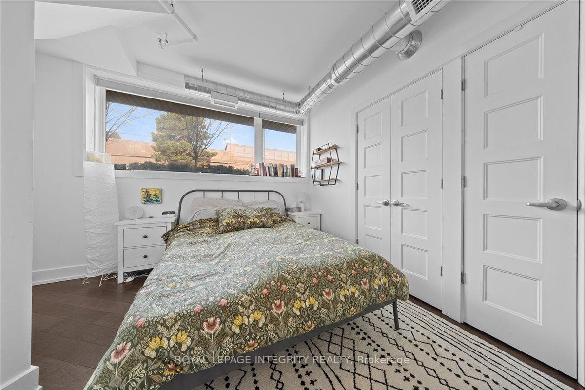 150 Greenfield Avenue Unit 204 photo 18