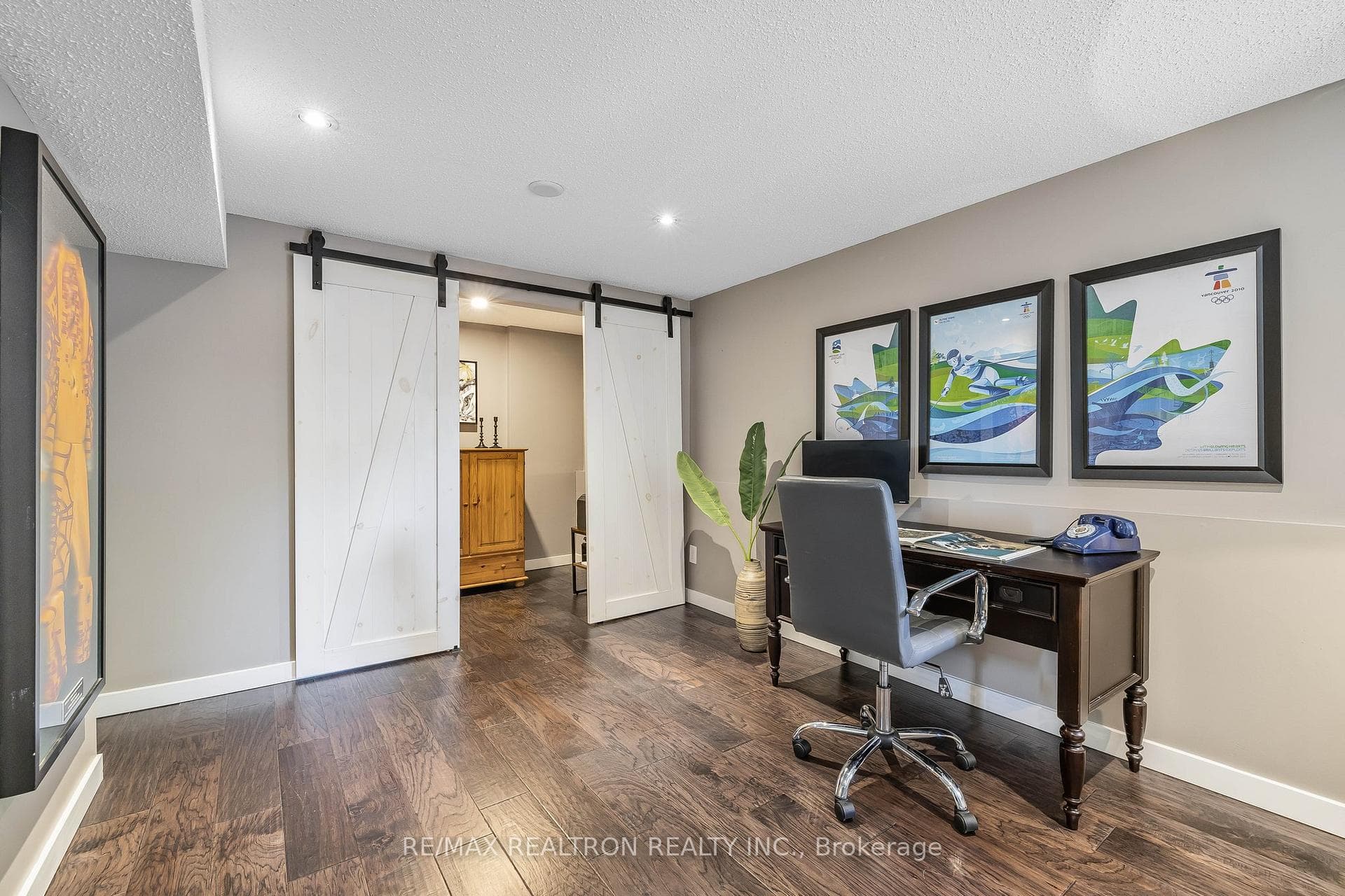 245 Sheffield Street photo 31