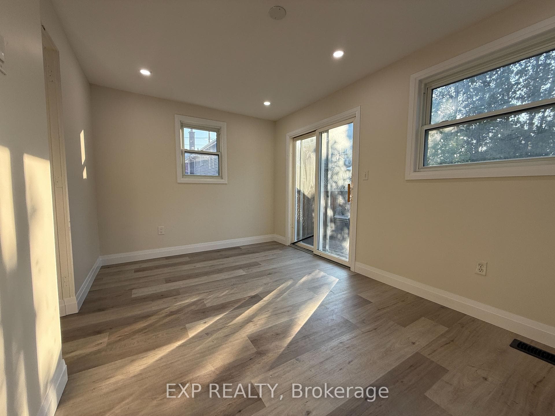 122 Alice Street Unit Upper photo 9