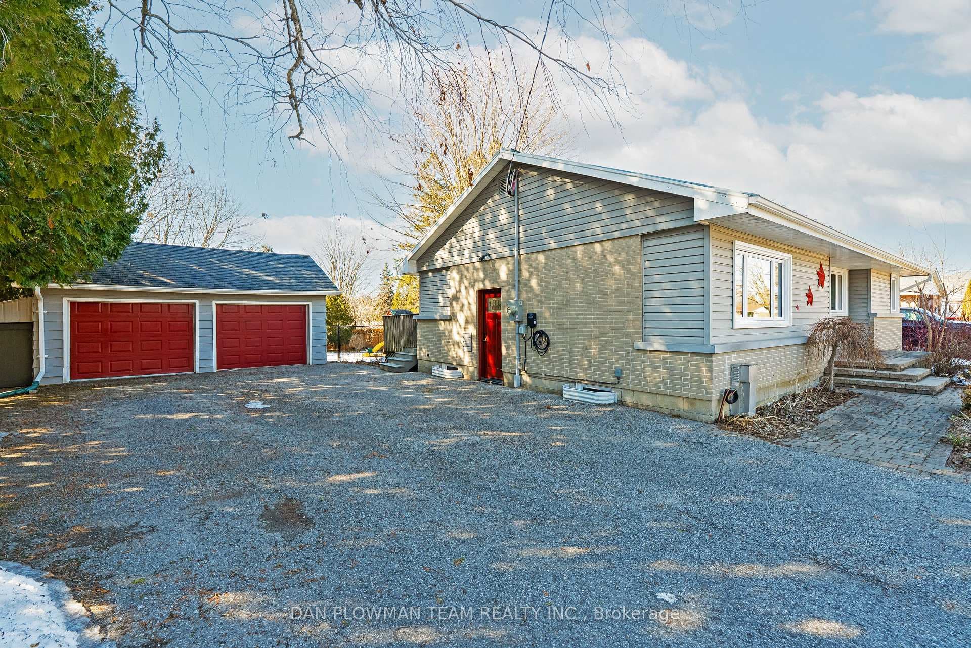 94 Union Avenue photo 6