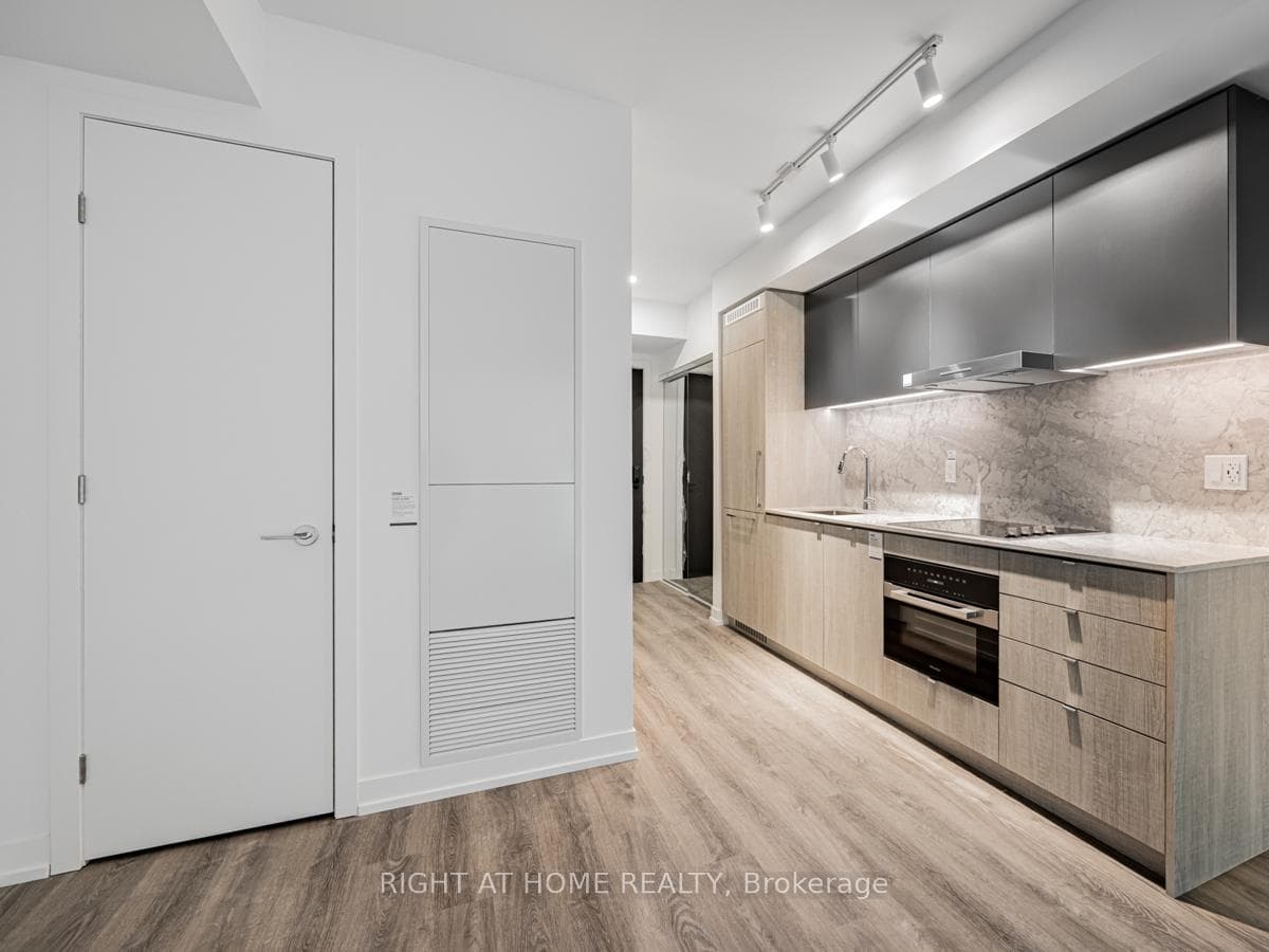 771 Yonge Street Unit 709 photo 6