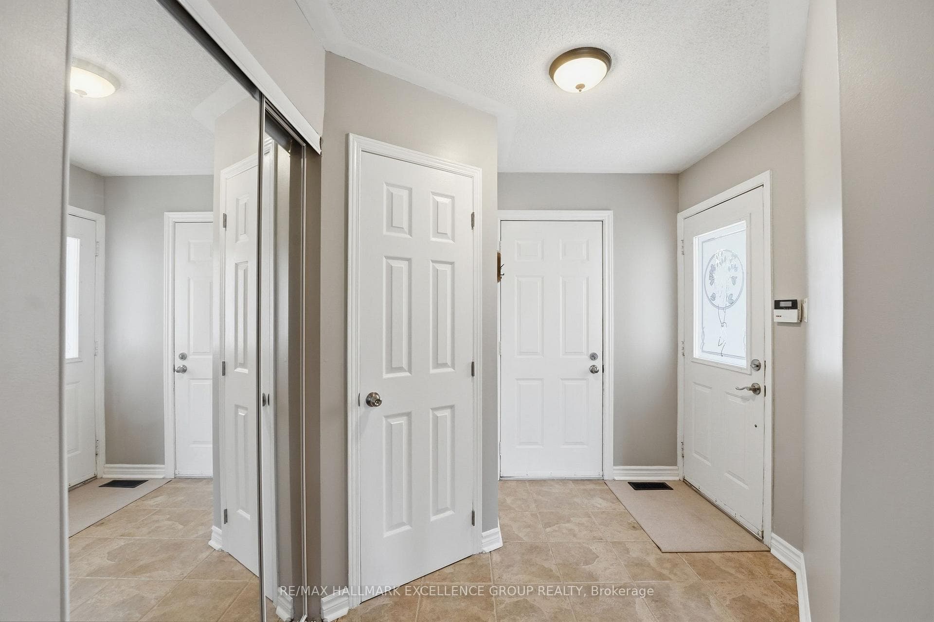 887 Nesting Way photo 4