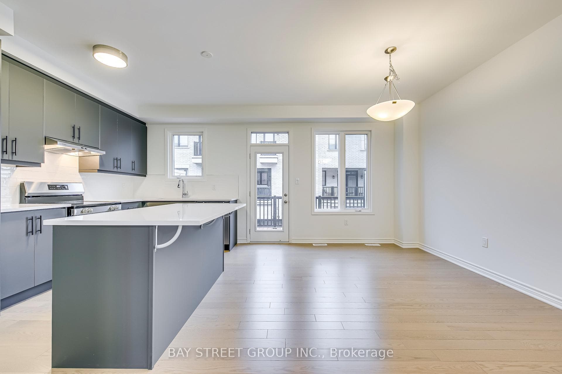 3074 Merrick Road photo 11