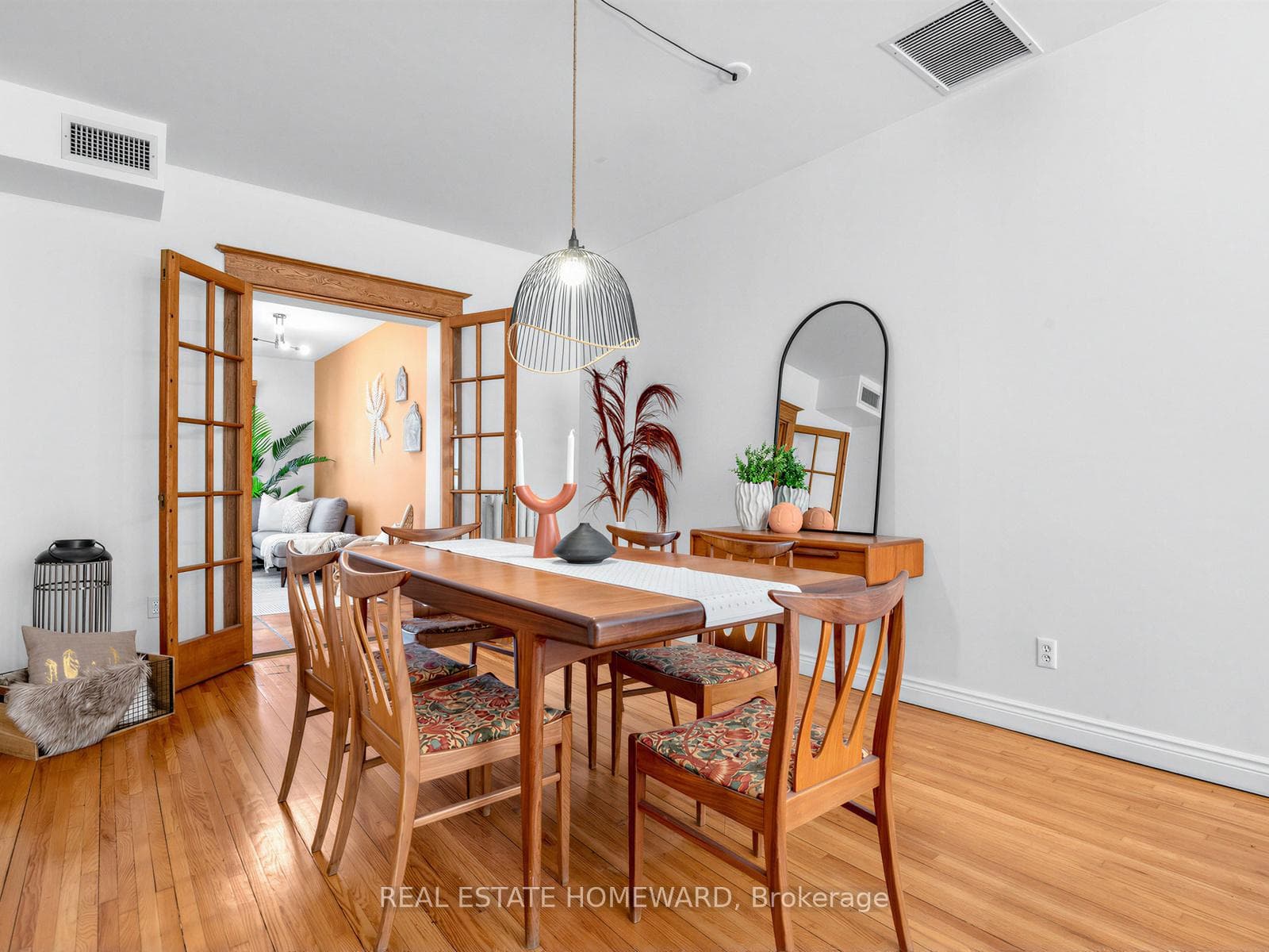 46 Westmount Avenue photo 9