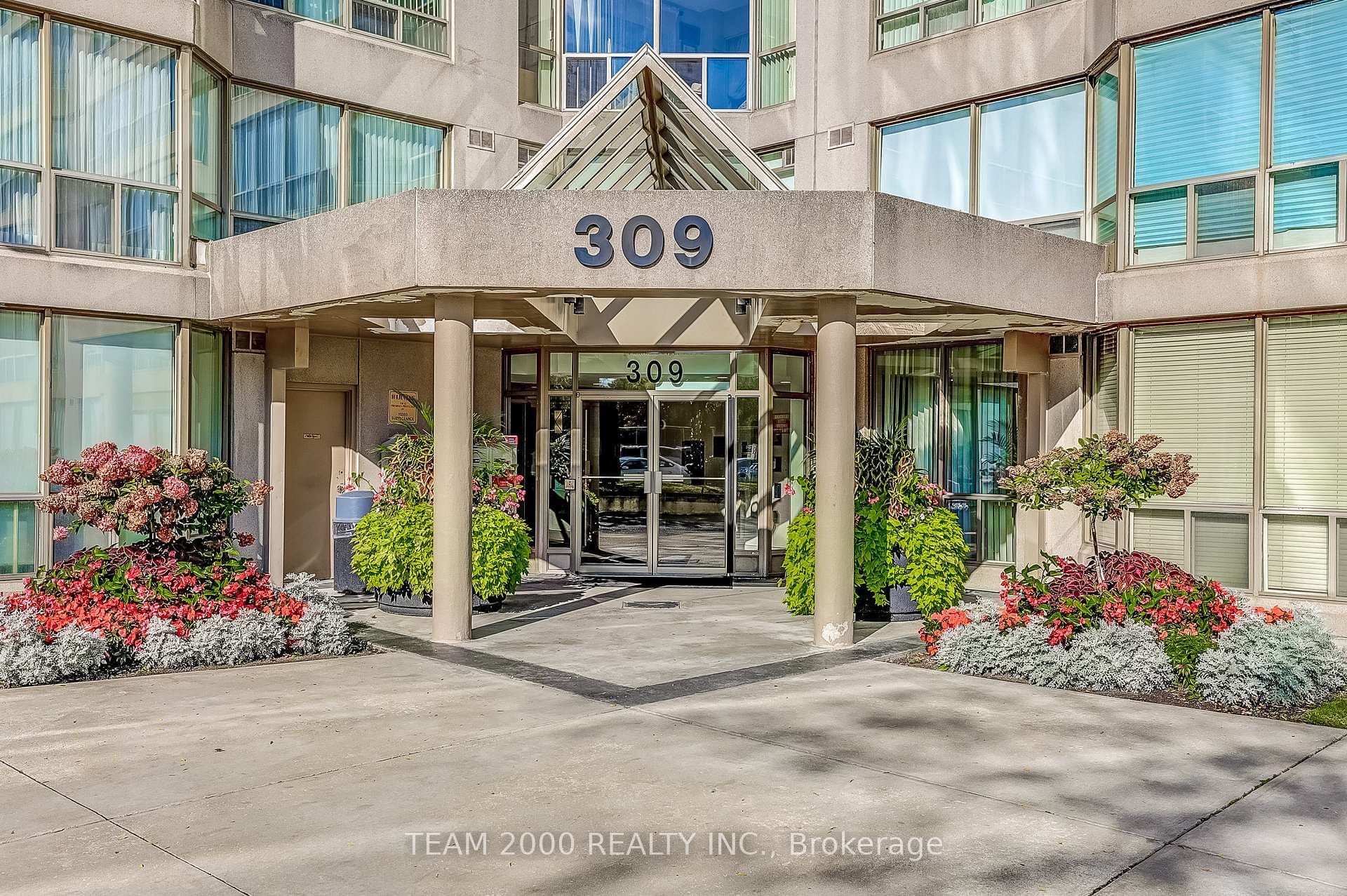 309 Major Mackenzie Drive Unit 1001 photo 1