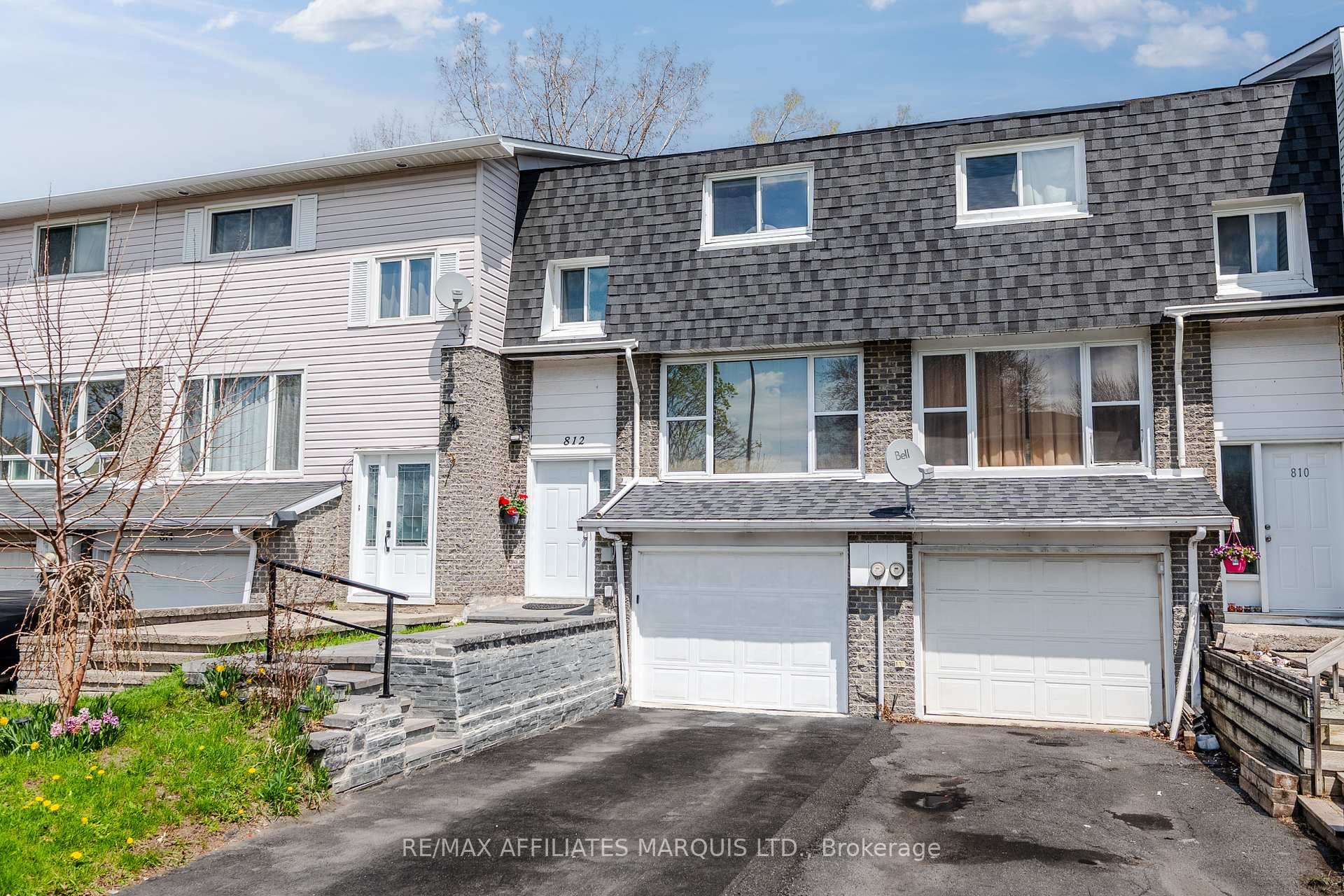 812 Glengarry Boulevard photo 2