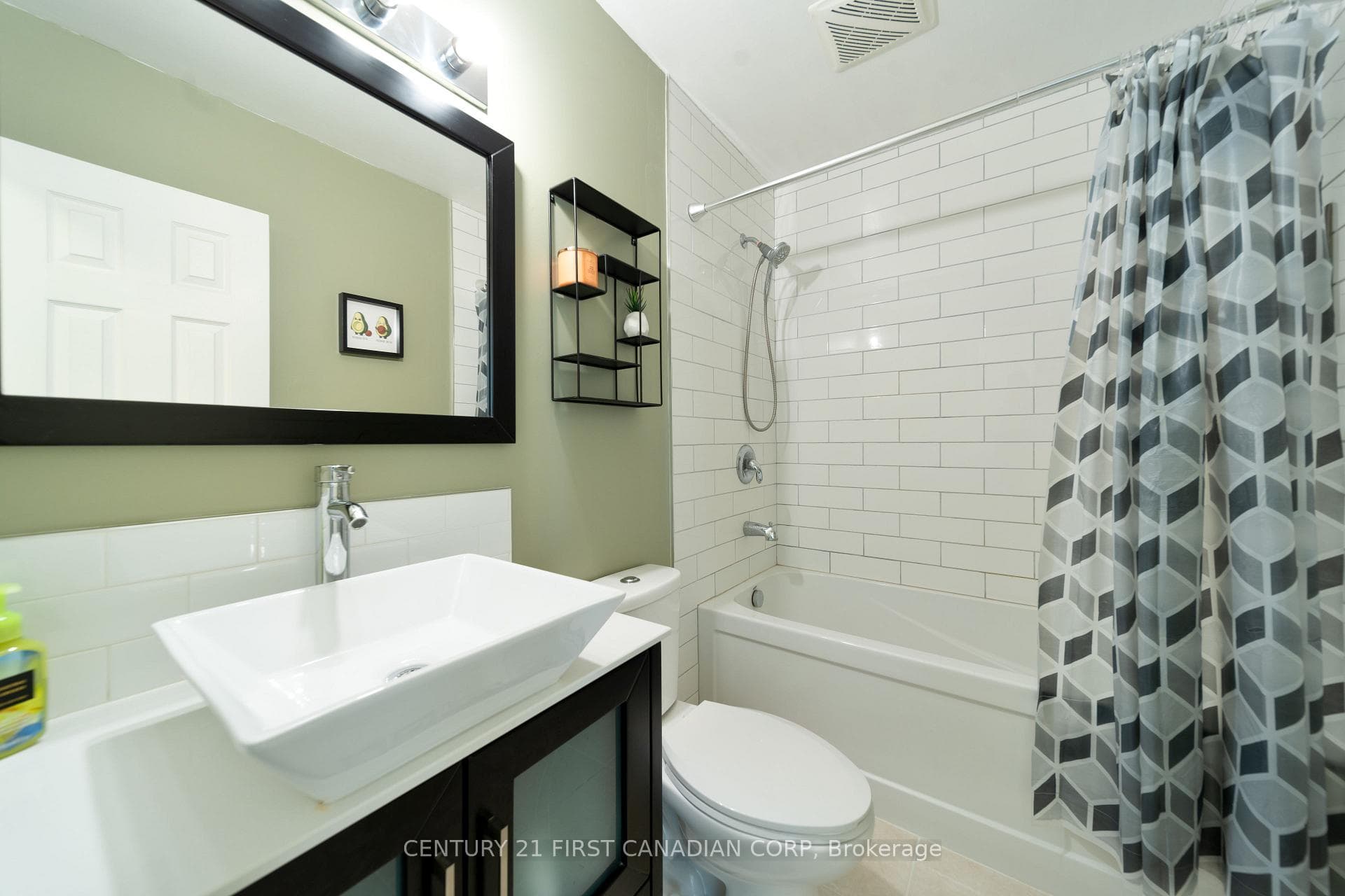 4020 Catherine Street photo 19