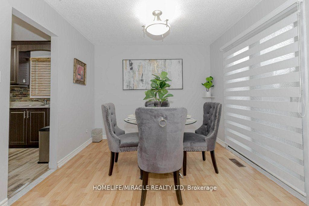 66 Ebby Avenue photo 15