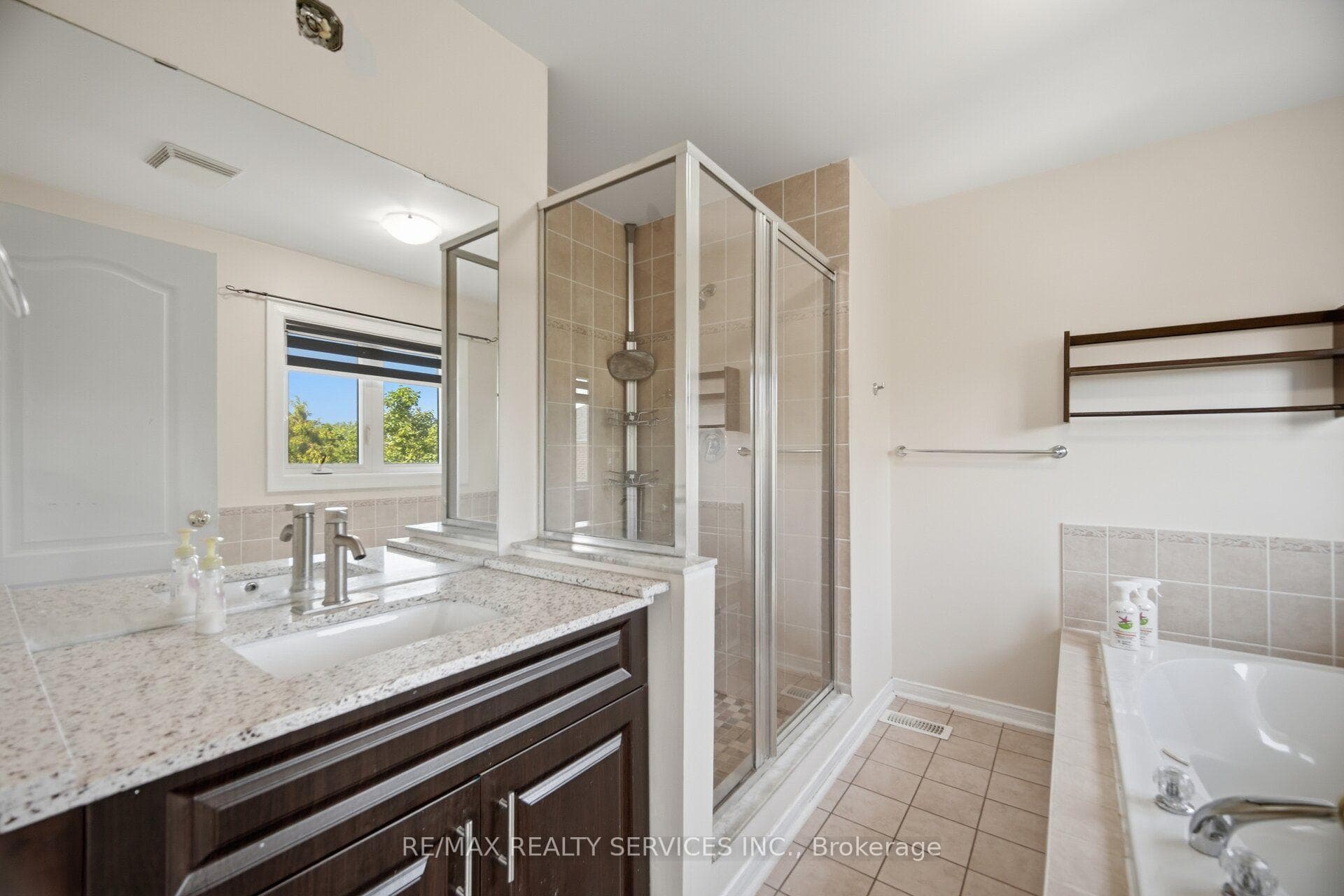 4 Sunnybrook Crescent photo 32
