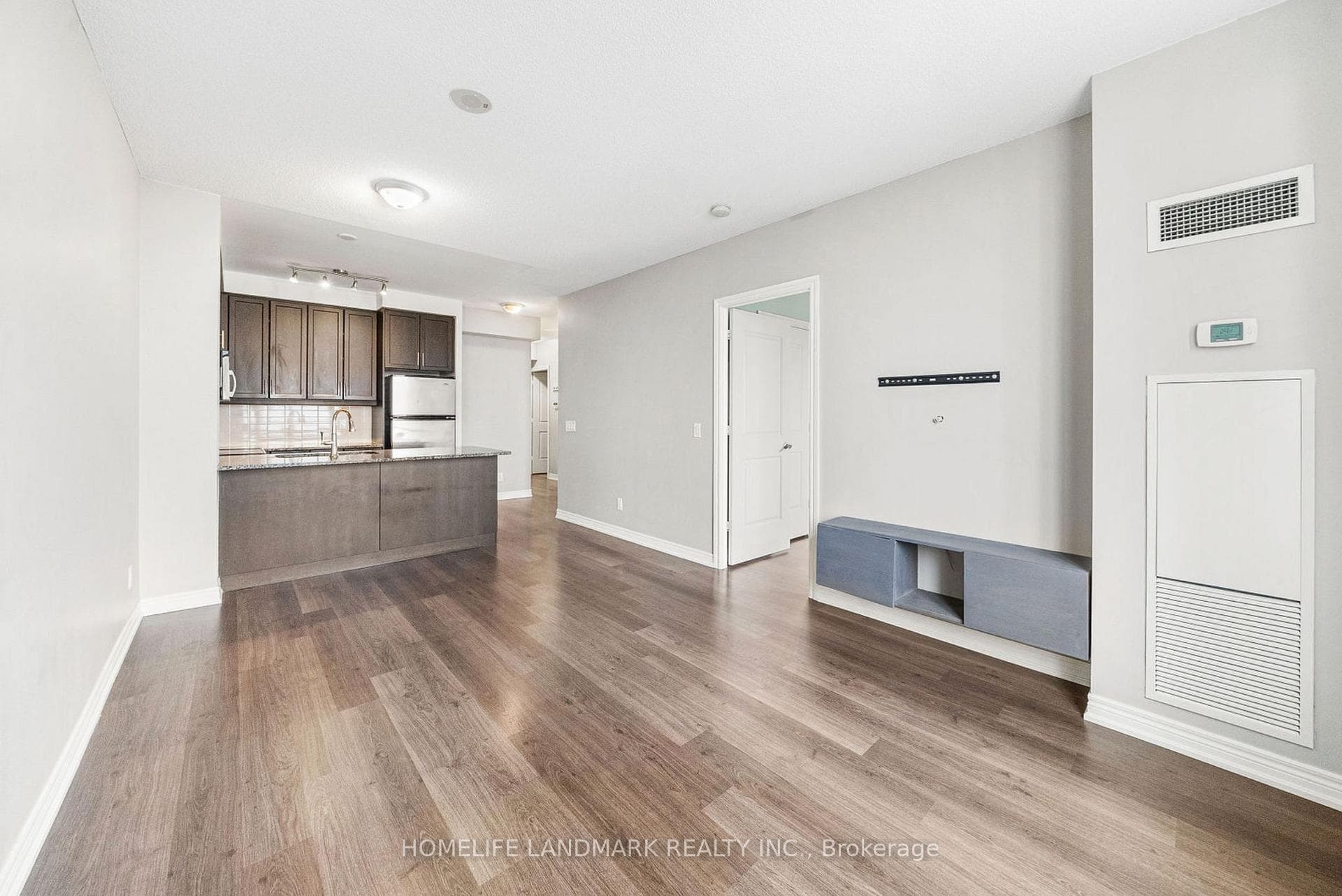 9245 Jane Street Unit 1212 photo 4