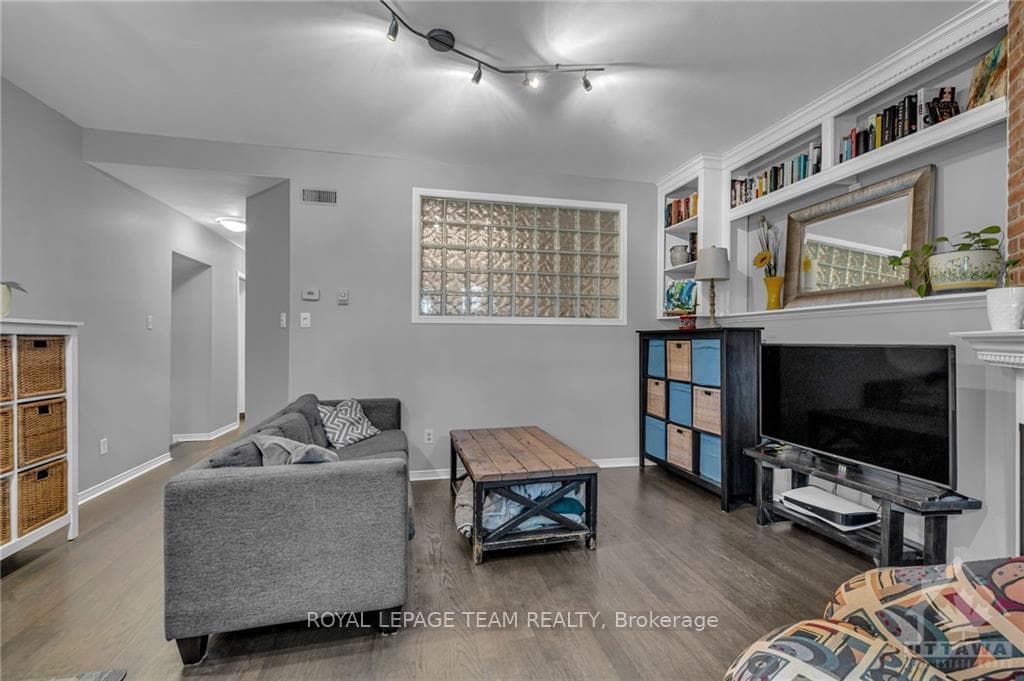 513 KING EDWARD Avenue Unit 1 photo 11