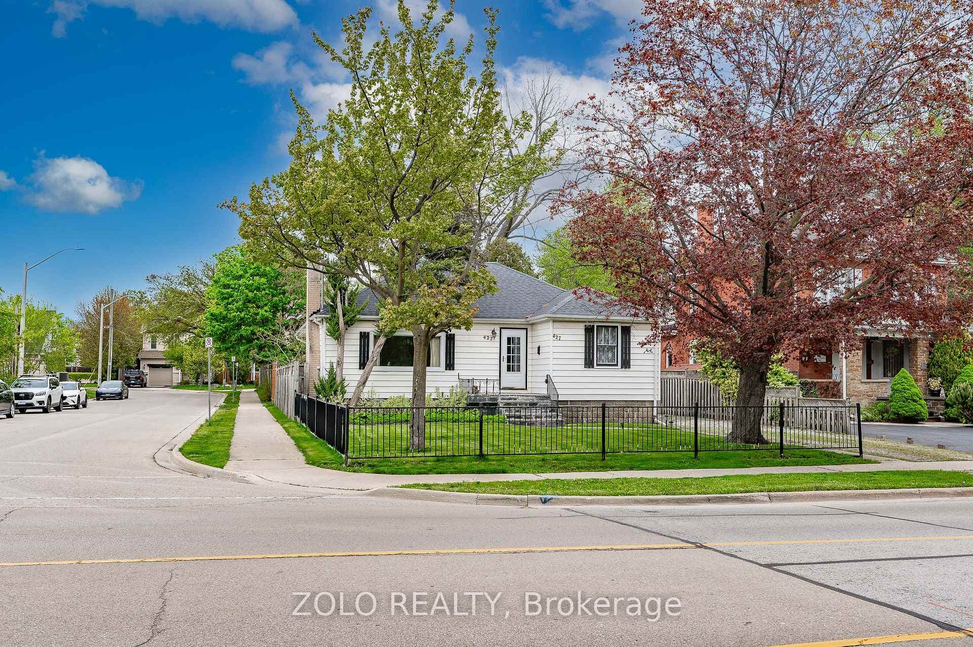 427 Trafalgar Road photo 5