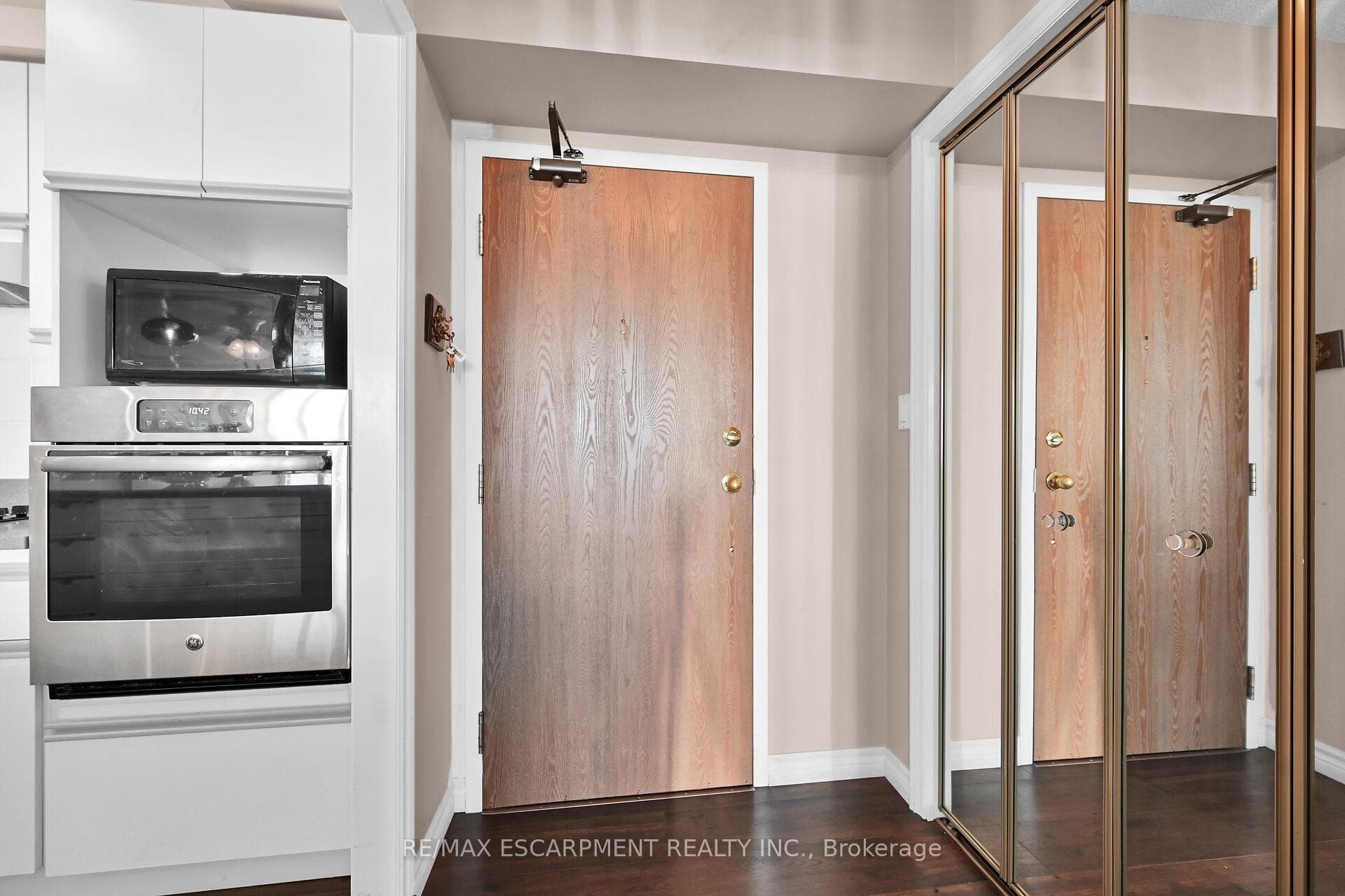 99 Donn Avenue Unit 605 photo 16