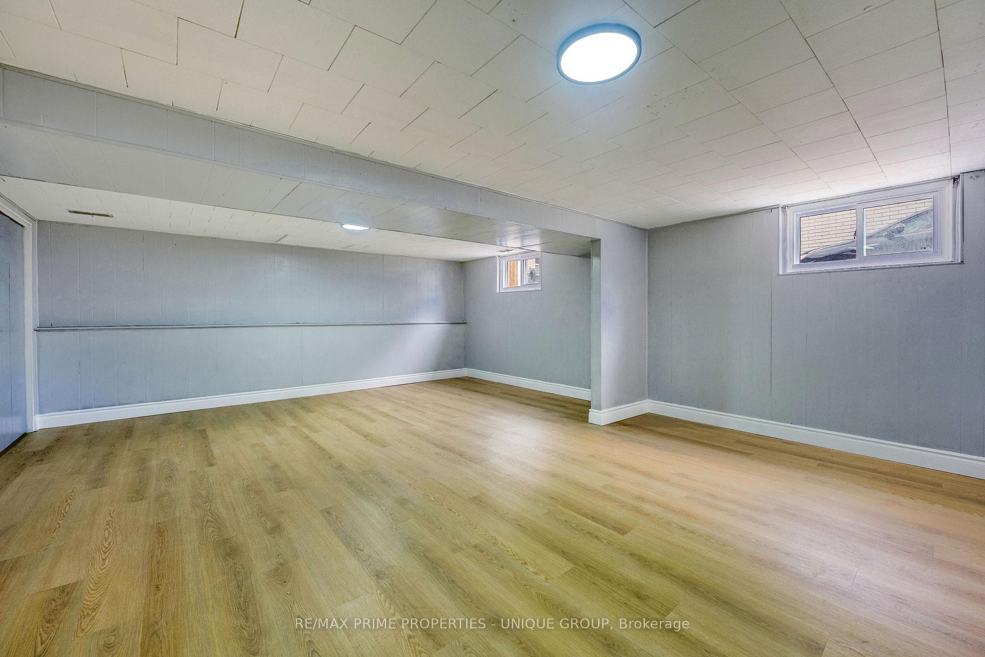 890 Hollands Avenue photo 32