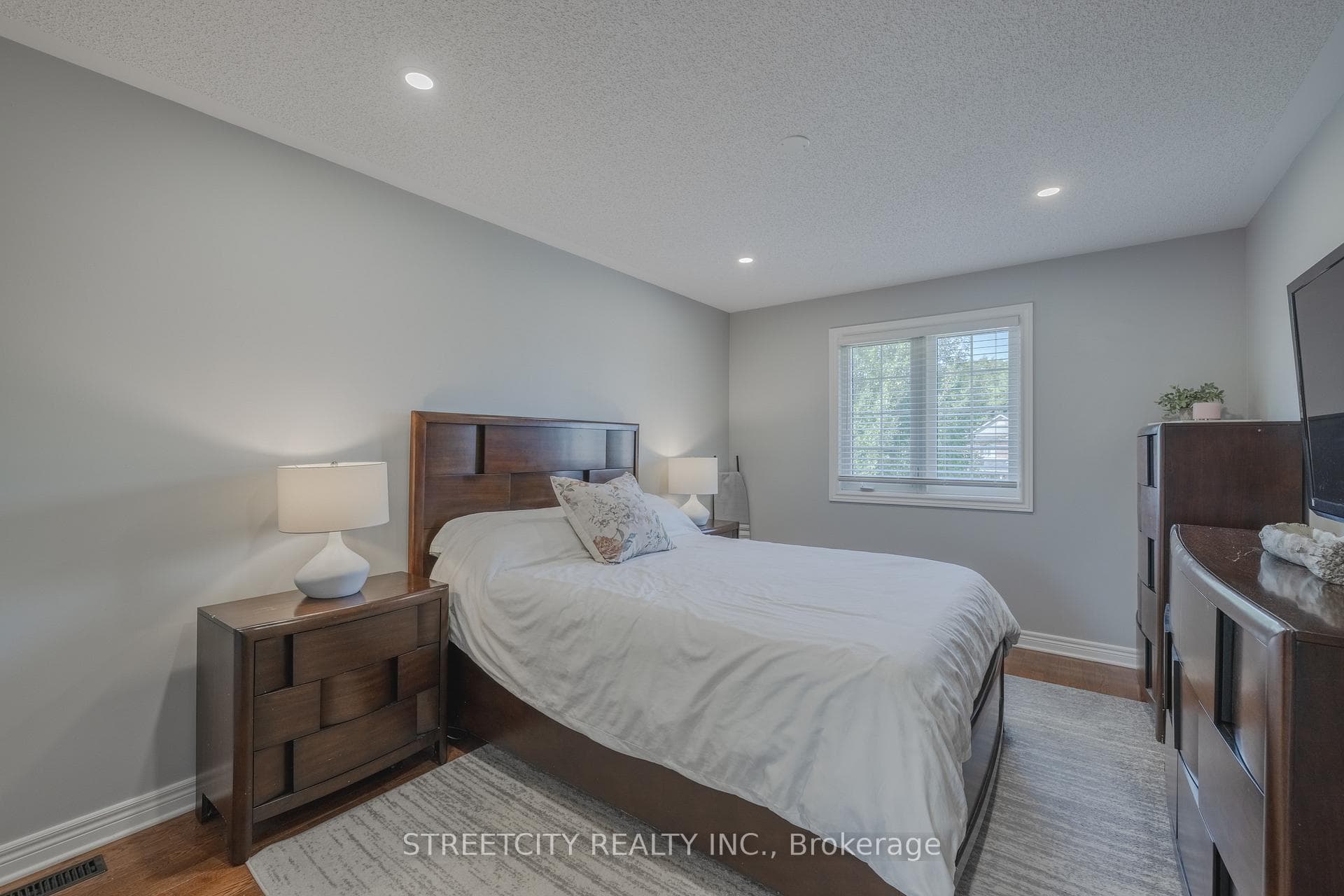 150 Greyrock Crescent photo 25