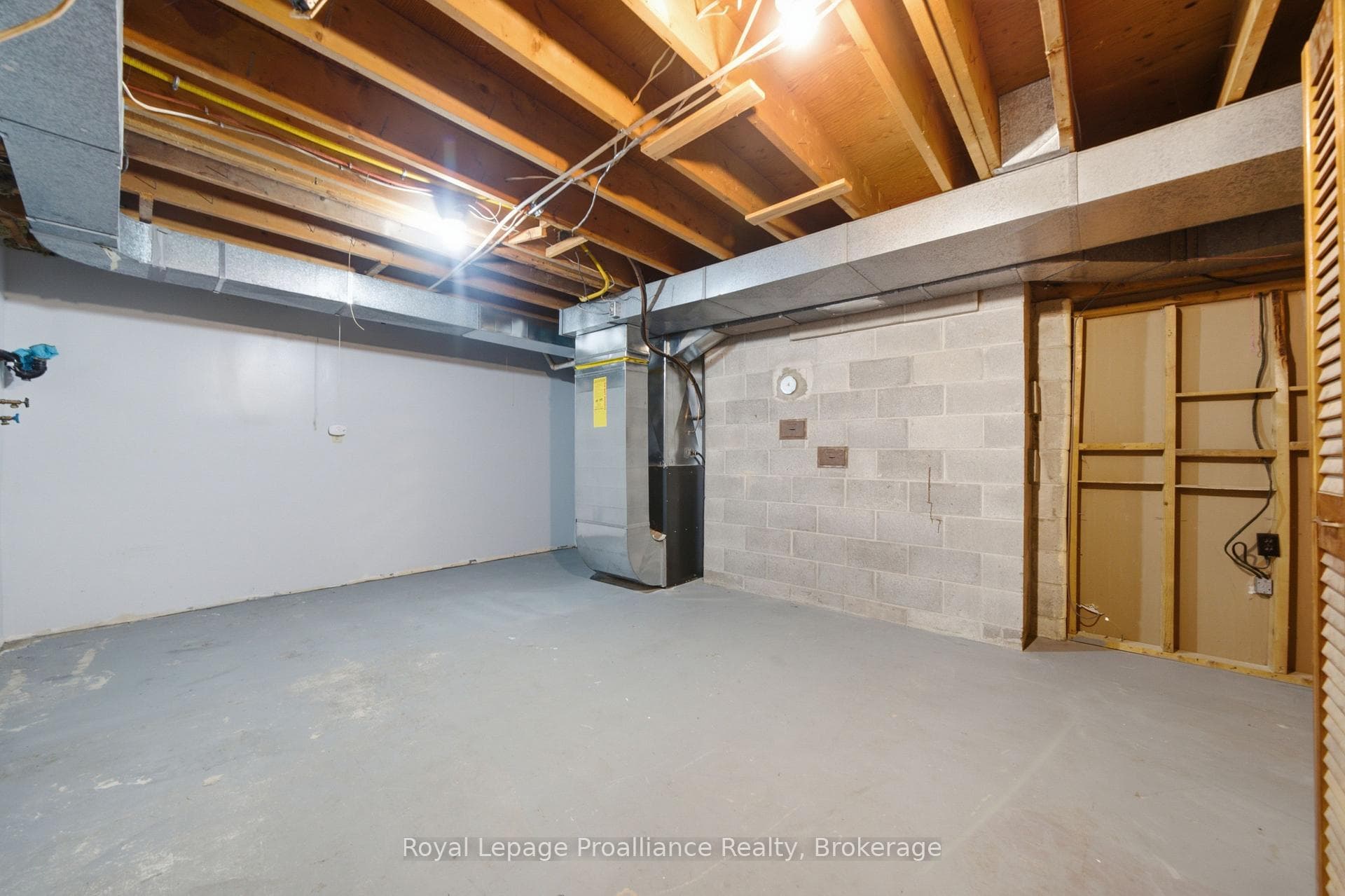 156 Pinehill Crescent photo 31