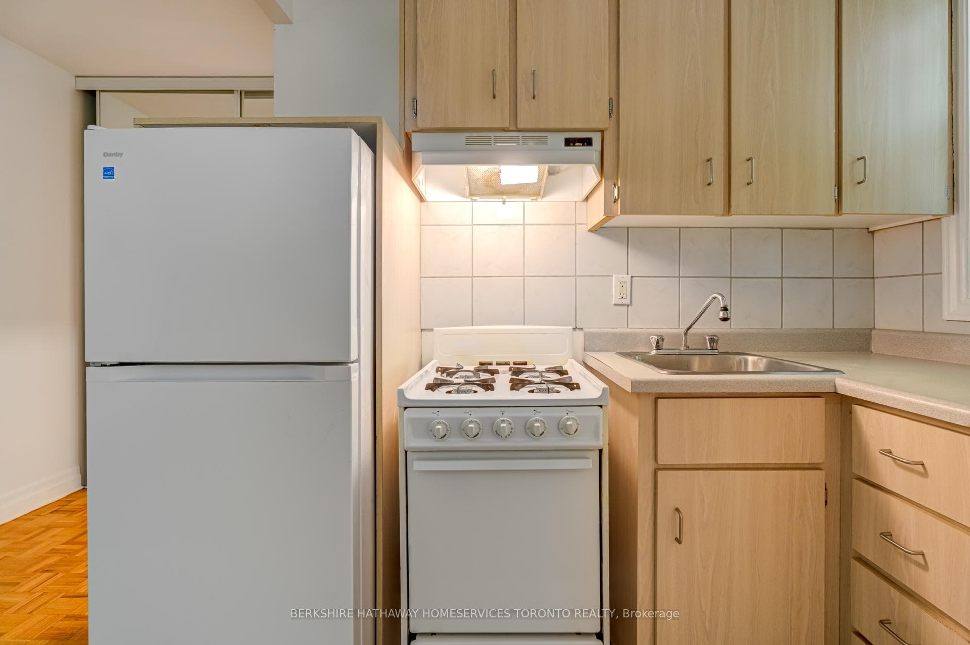 33 Maitland Street Unit 302 photo 6