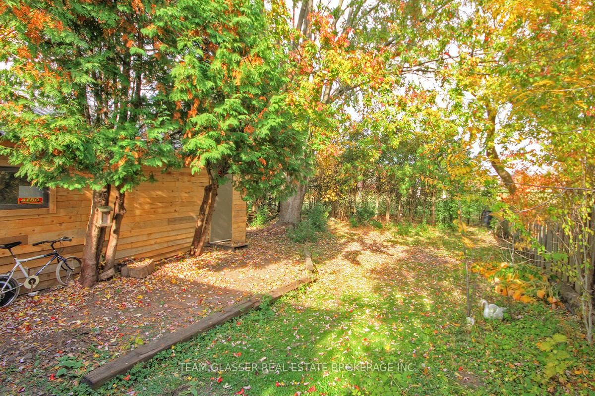 1656 MOFFATT Avenue photo 25