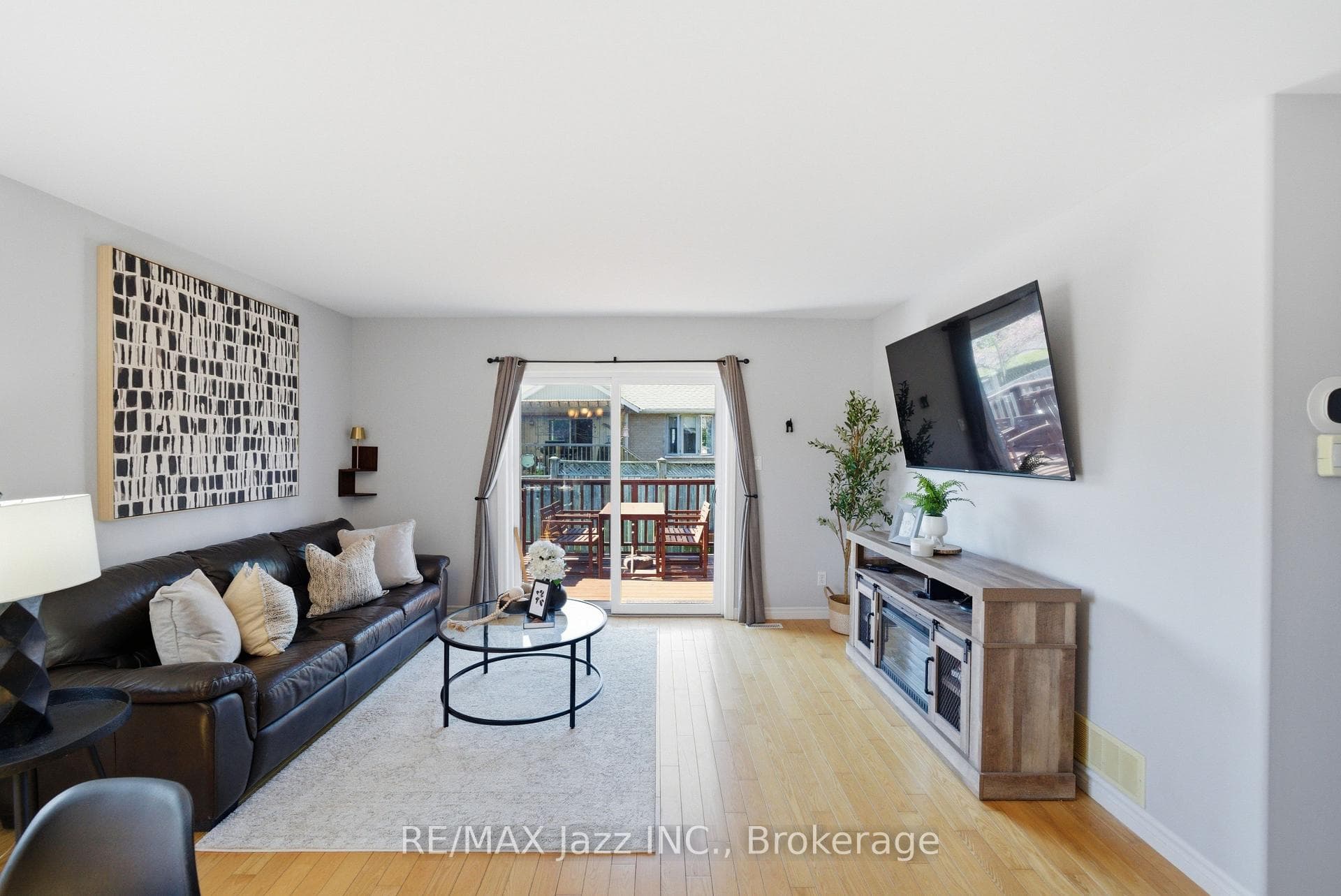 1 Cooper Court photo 9