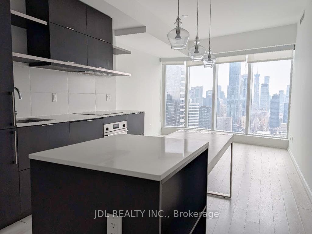 197 Yonge Street Unit 3814 photo 4