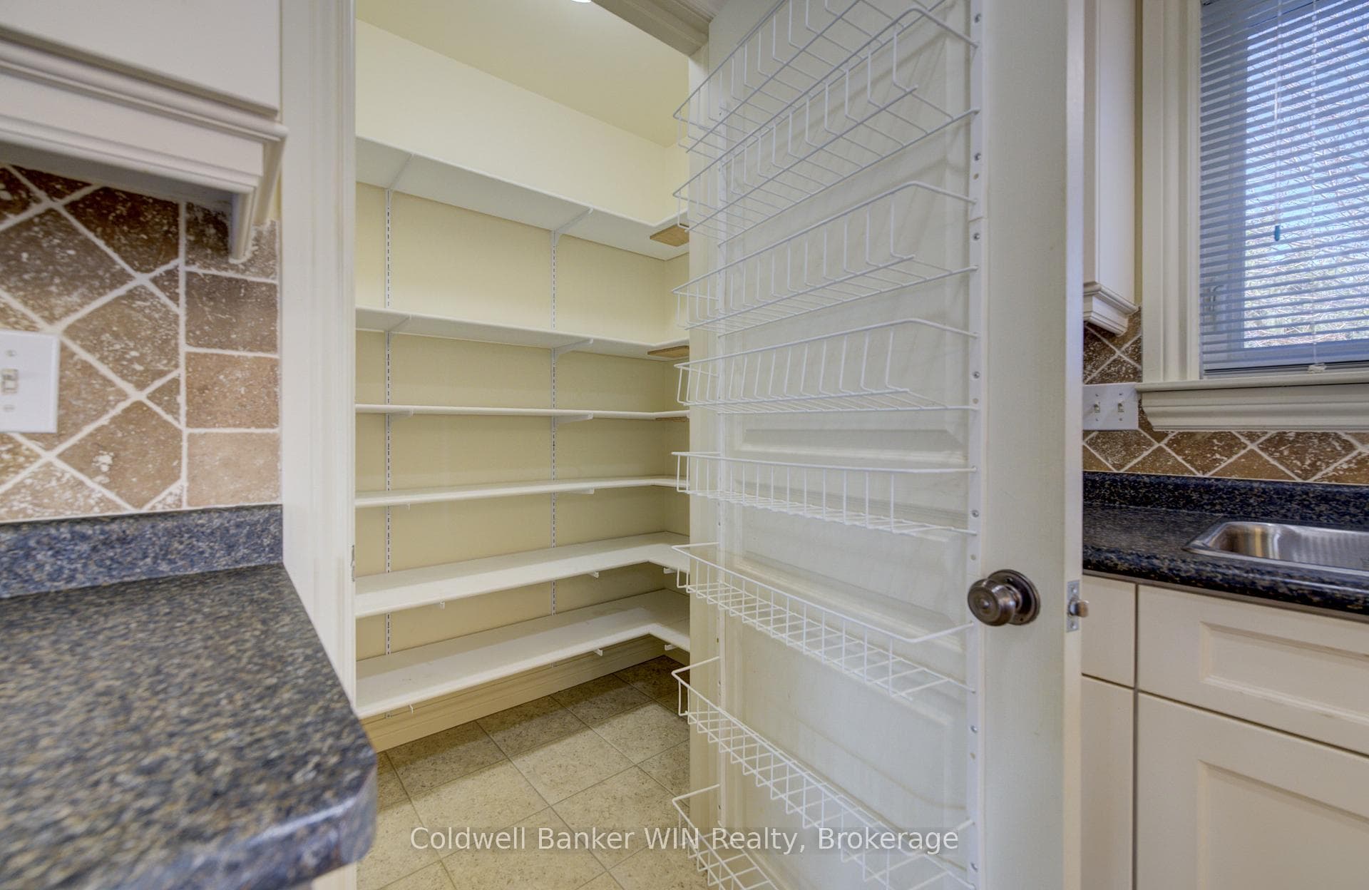 34 Regency Drive photo 11