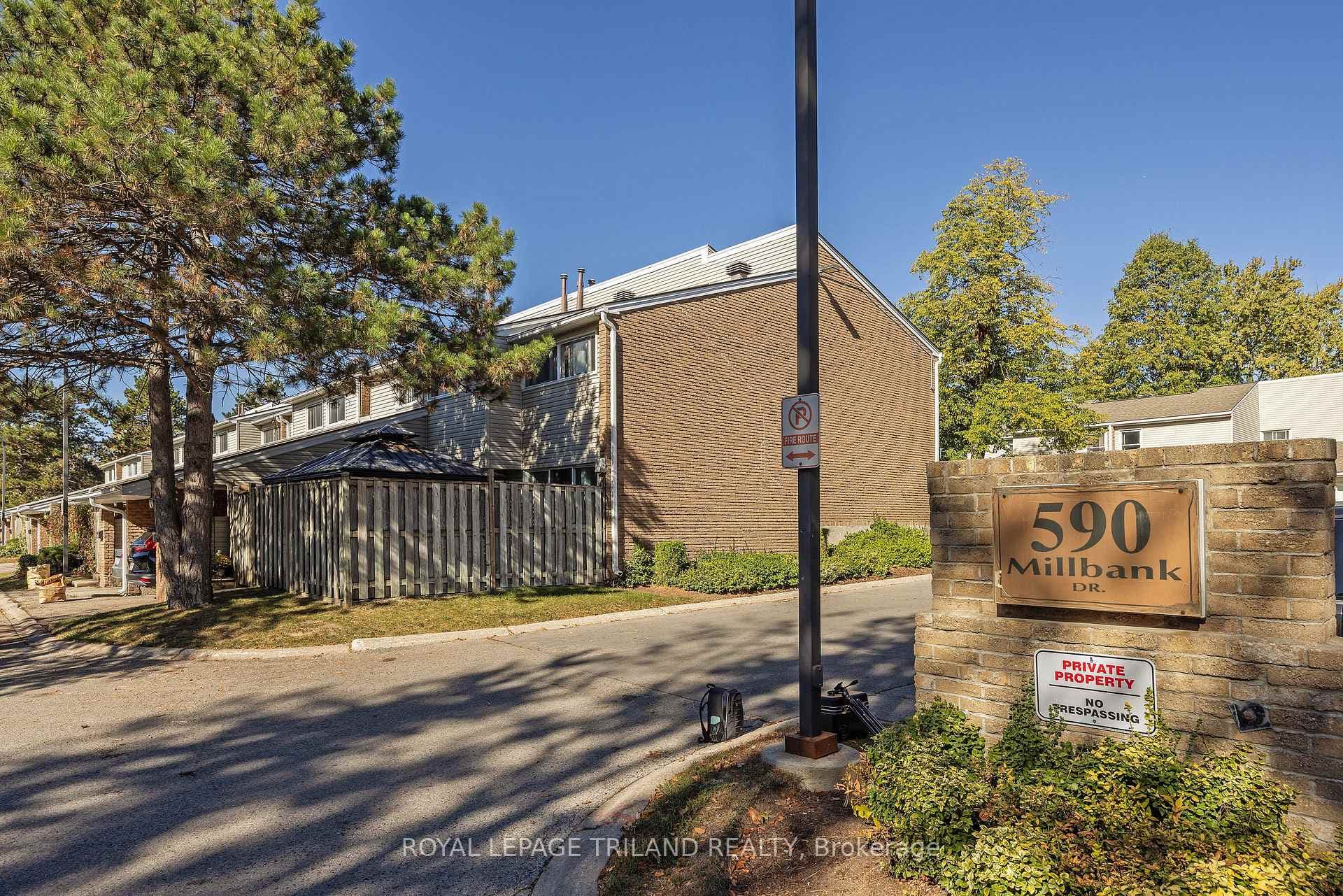 590 MILLBANK Drive Unit 2 photo 3
