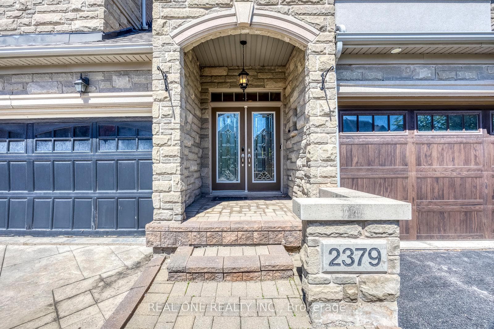 2379 Wasaga Drive photo 3