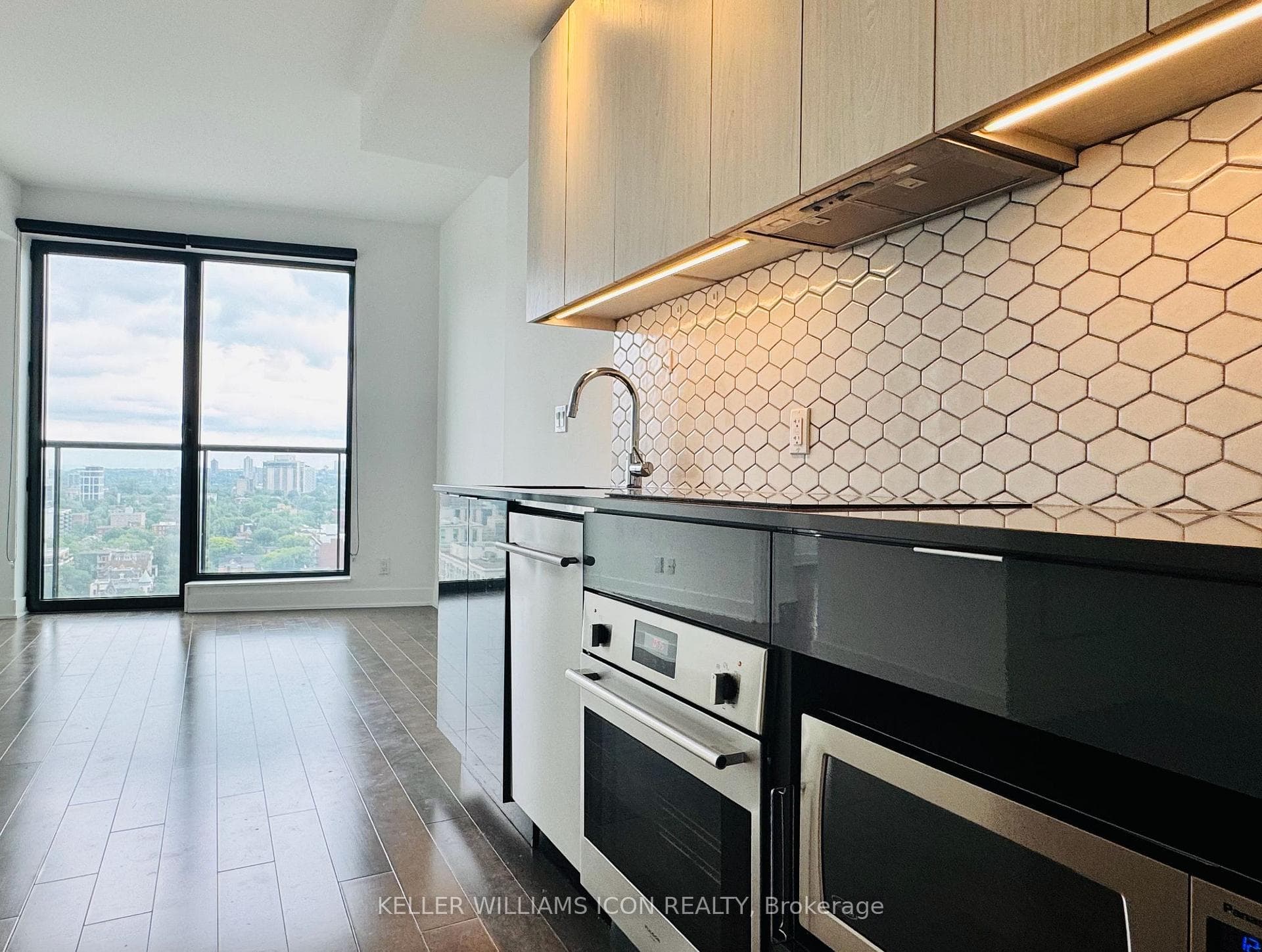 20 Daly Avenue Unit 1903 photo 4