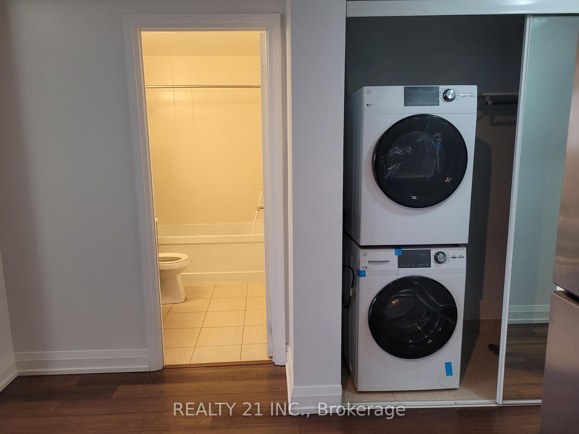 3520 Danforth Avenue Unit PH 02 photo 10