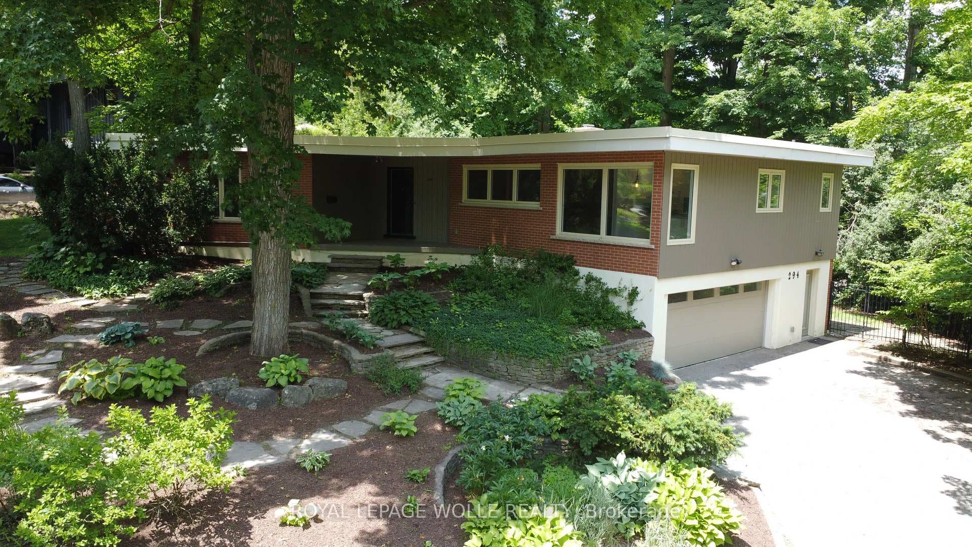 294 Algonquin Drive photo 1