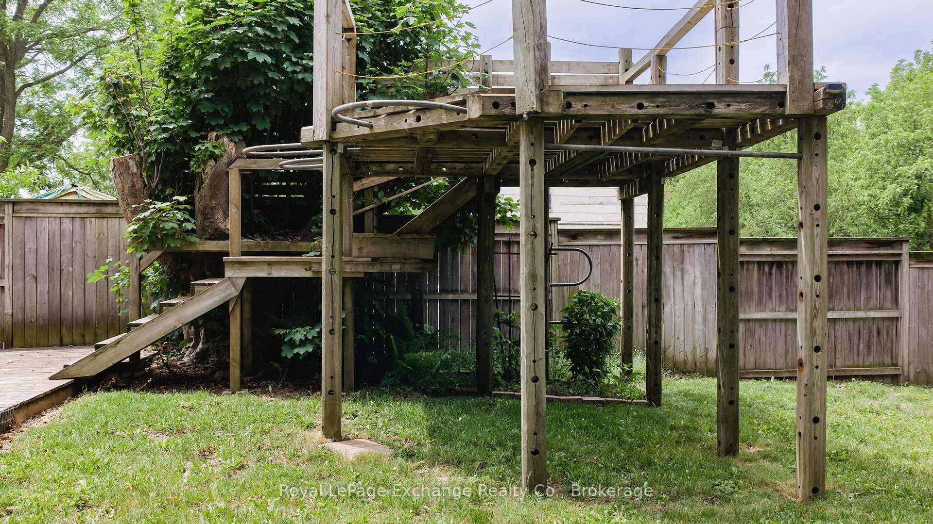 544 Queen Street photo 40
