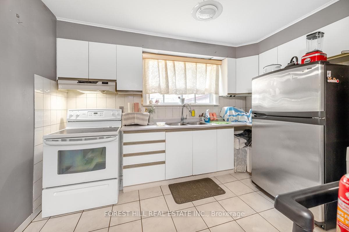 421 Fernleigh Circle photo 7