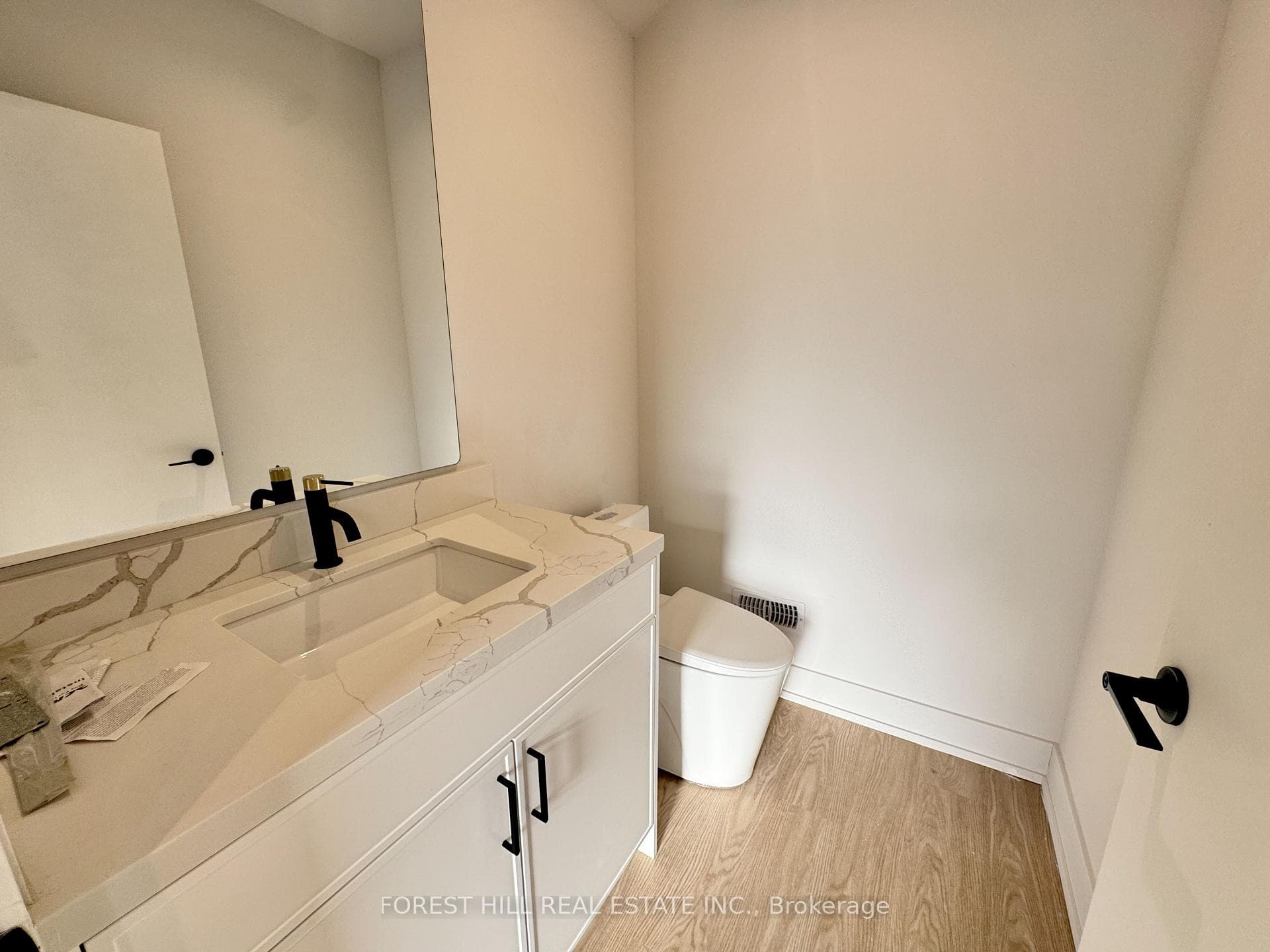 124 Kenwood Avenue Unit Laneway photo 9