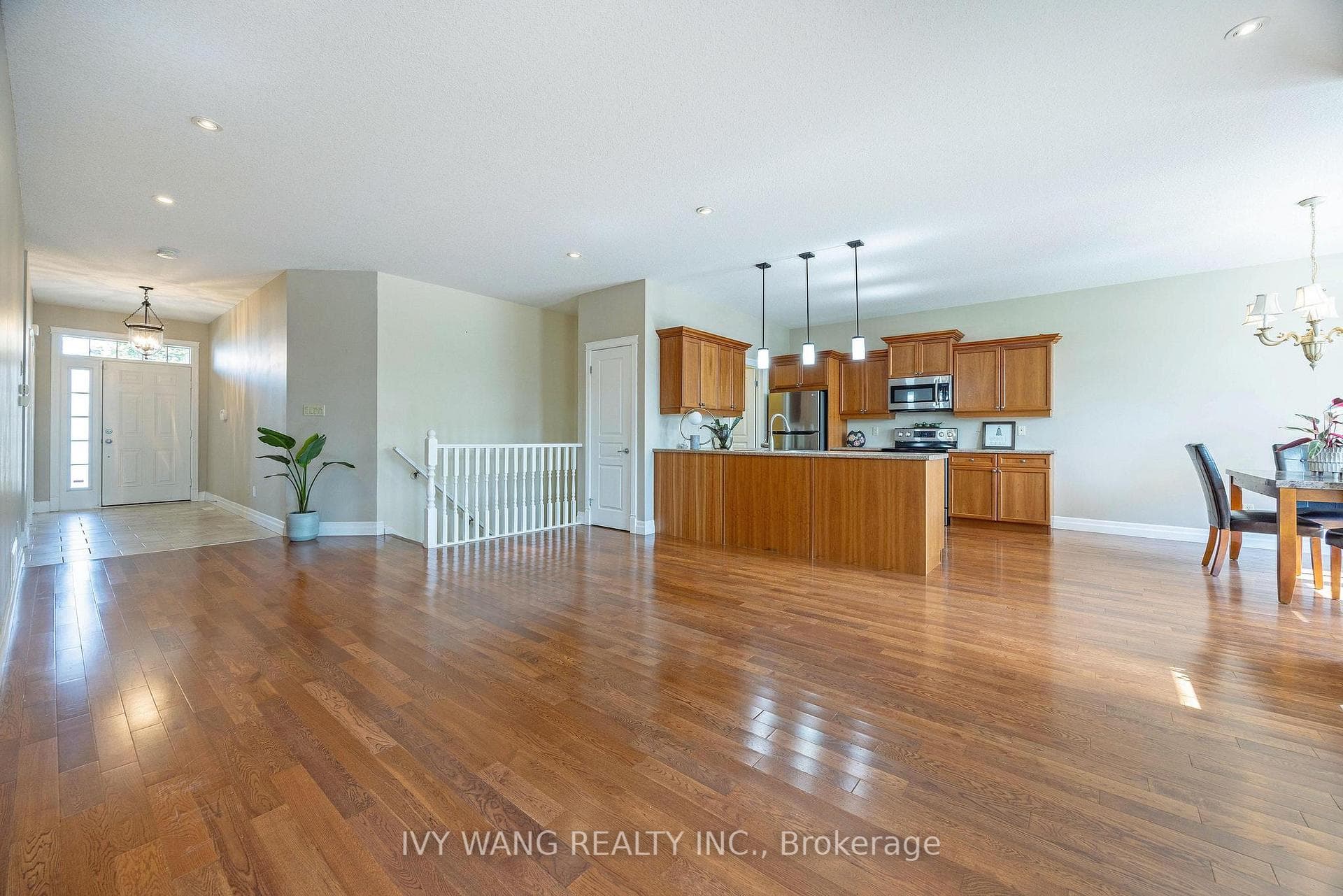2080 BEAVERBROOK Avenue Unit 31 photo 6