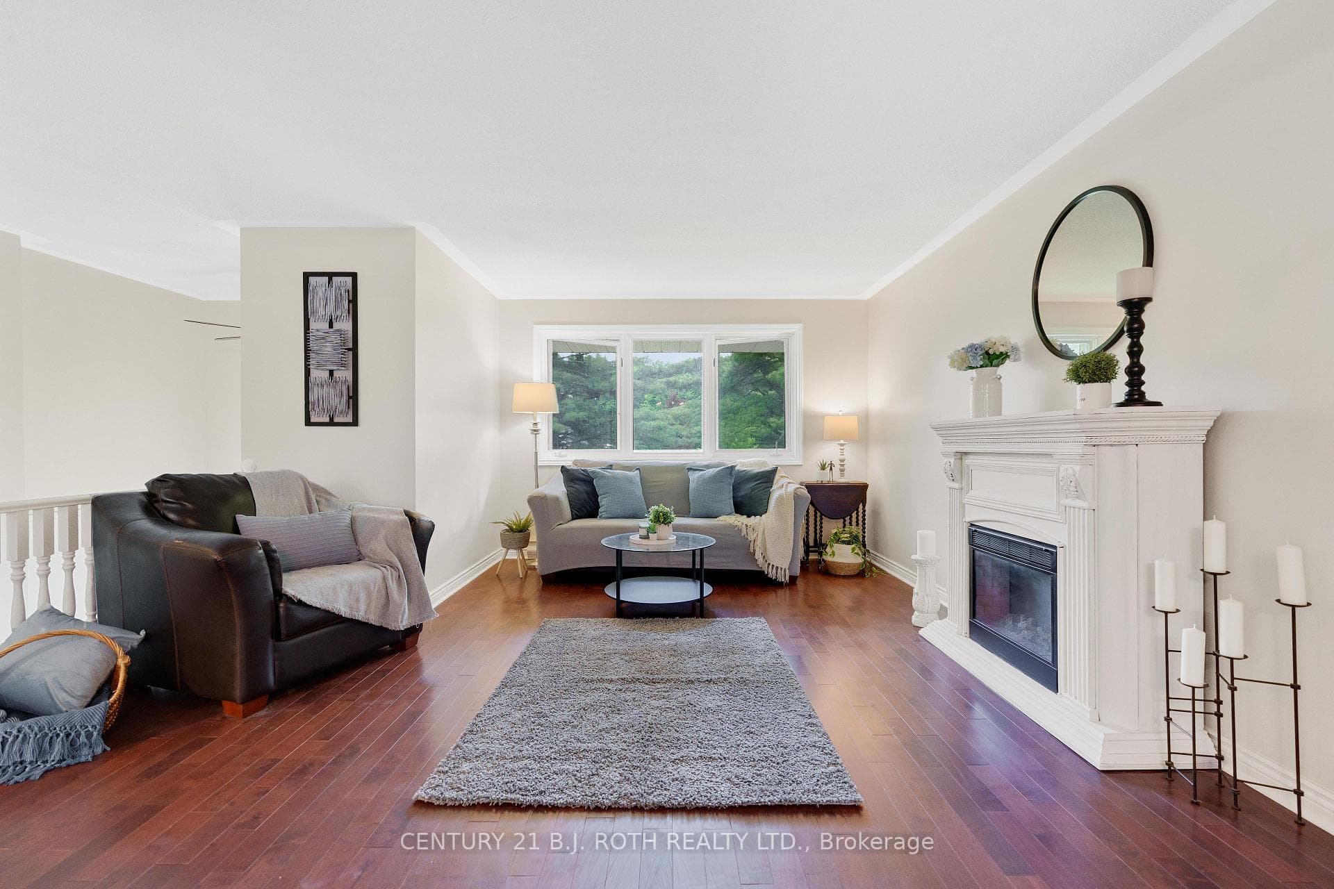 3998 Martindale Crescent photo 7