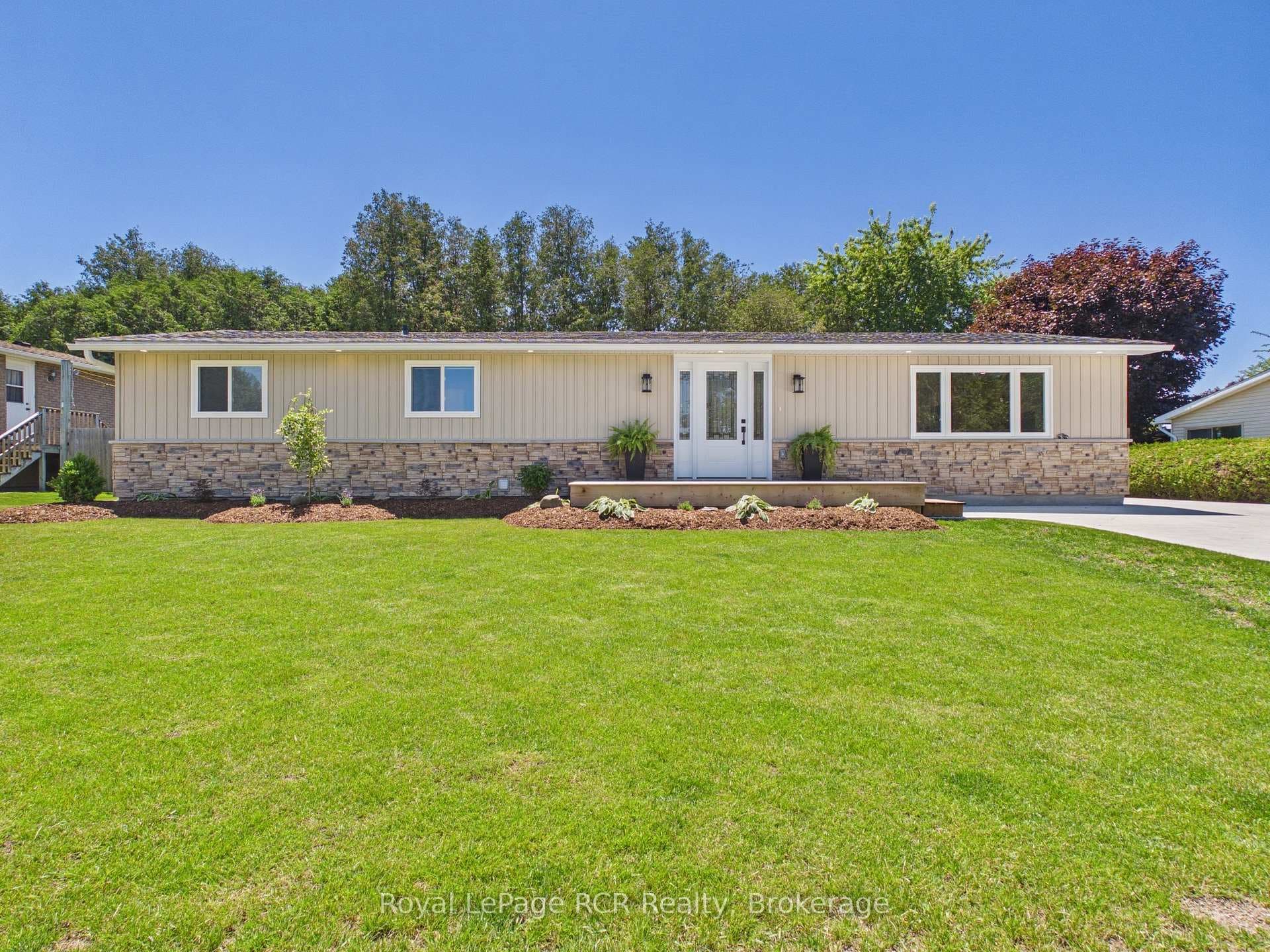 25 Inverlyn Crescent photo 1